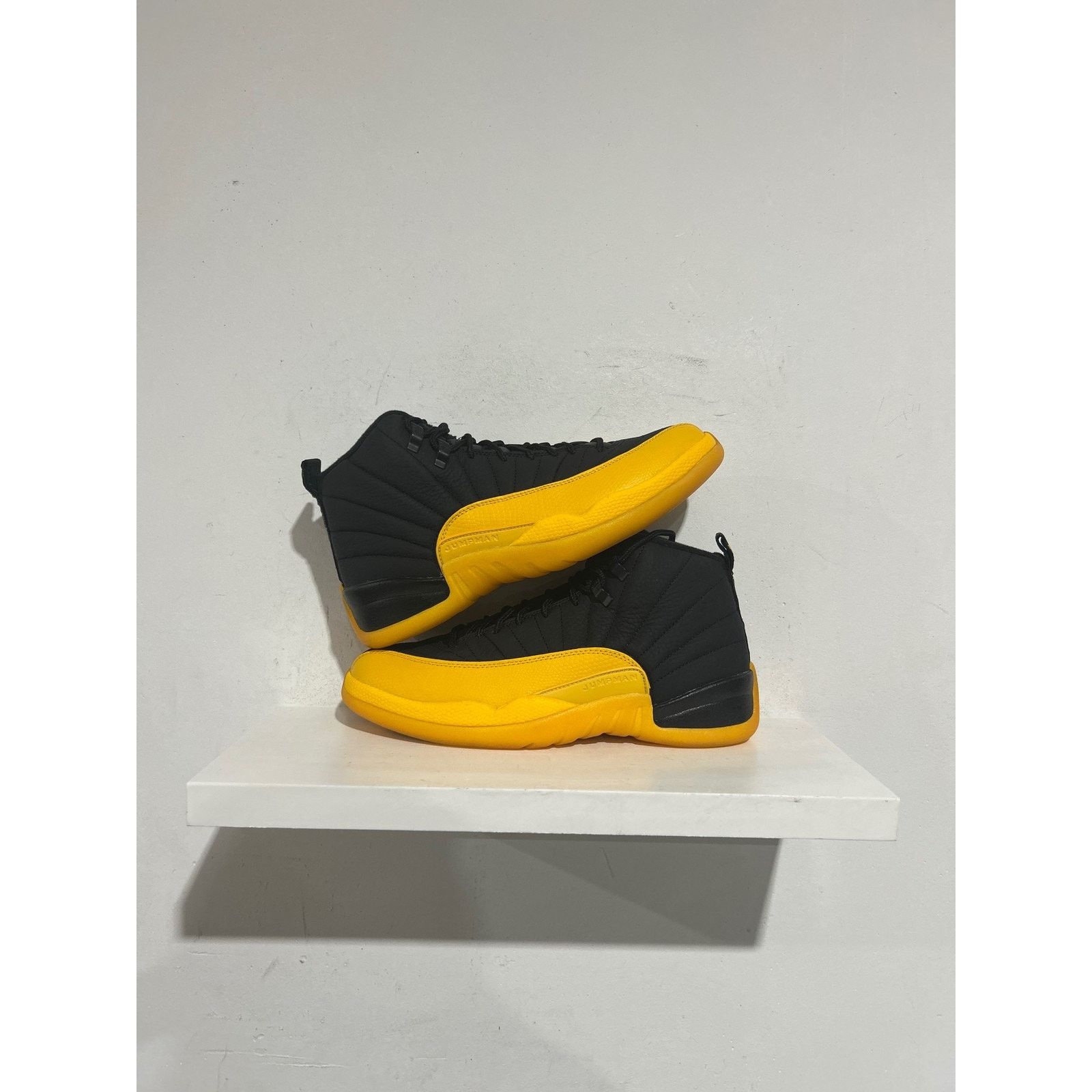 Nike NIKE JORDAN 12 BLACK UNIVERSITY GOLD SIZE 8.5 NEW Size US 8.5 / EU 41-42 - 1 Thumbnail