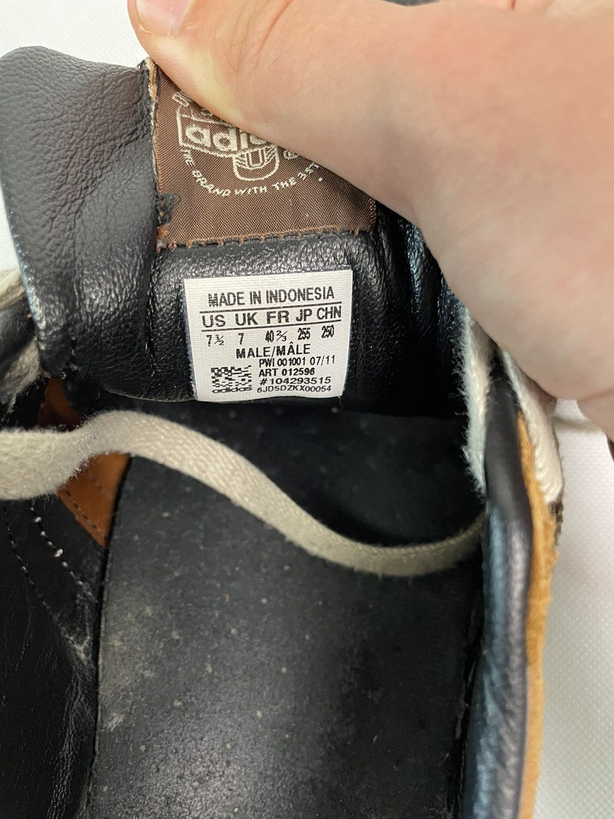 Adidas us 7.5 in eu 35 2025