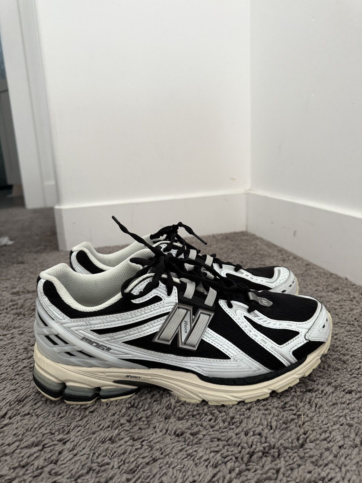 New Balance New Balance 1906R Black and White Size US 11 / EU 44 - 3 Thumbnail