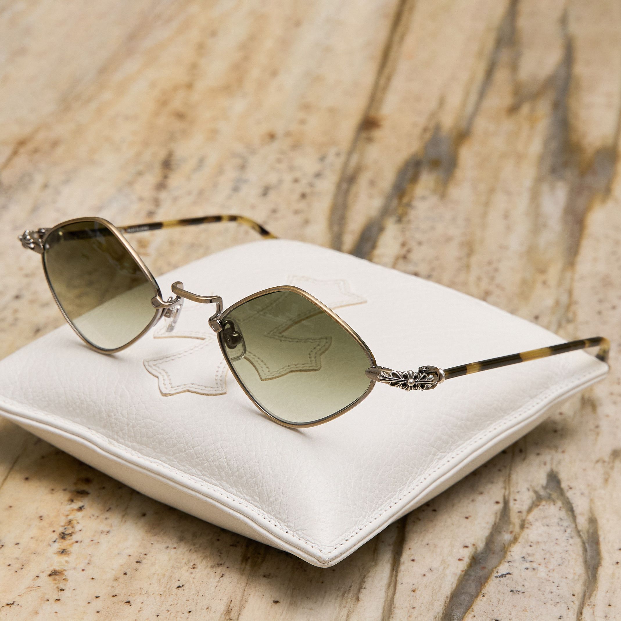 Chrome Hearts CHROME HEARTS DIAMOND DOG Antique Gold/Hollywood Tortoise Size ONE SIZE - 1 Thumbnail