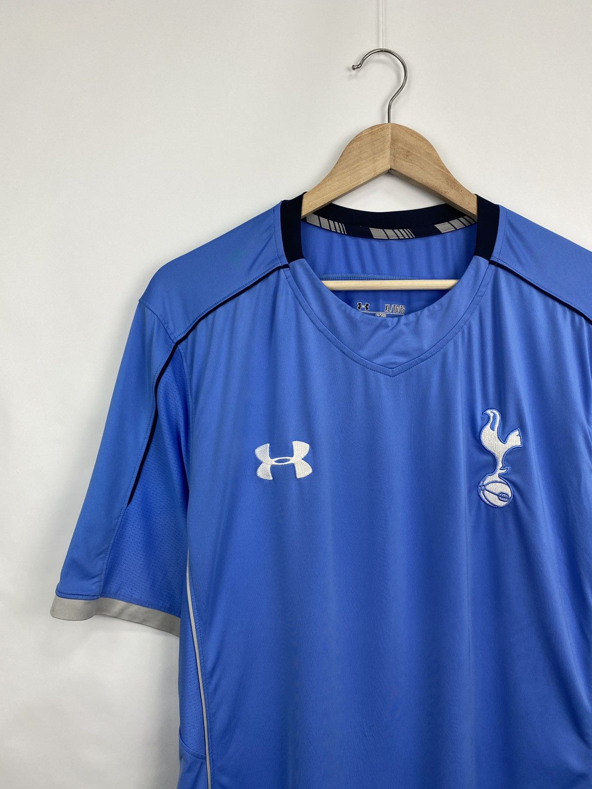 Under Armour 🏴󠁧󠁢󠁥󠁮󠁧󠁿 Y2K Tottenham Under Armor Jersey T-Shirt England Retro Size US XL / EU 56 / 4 - 2 Thumbnail
