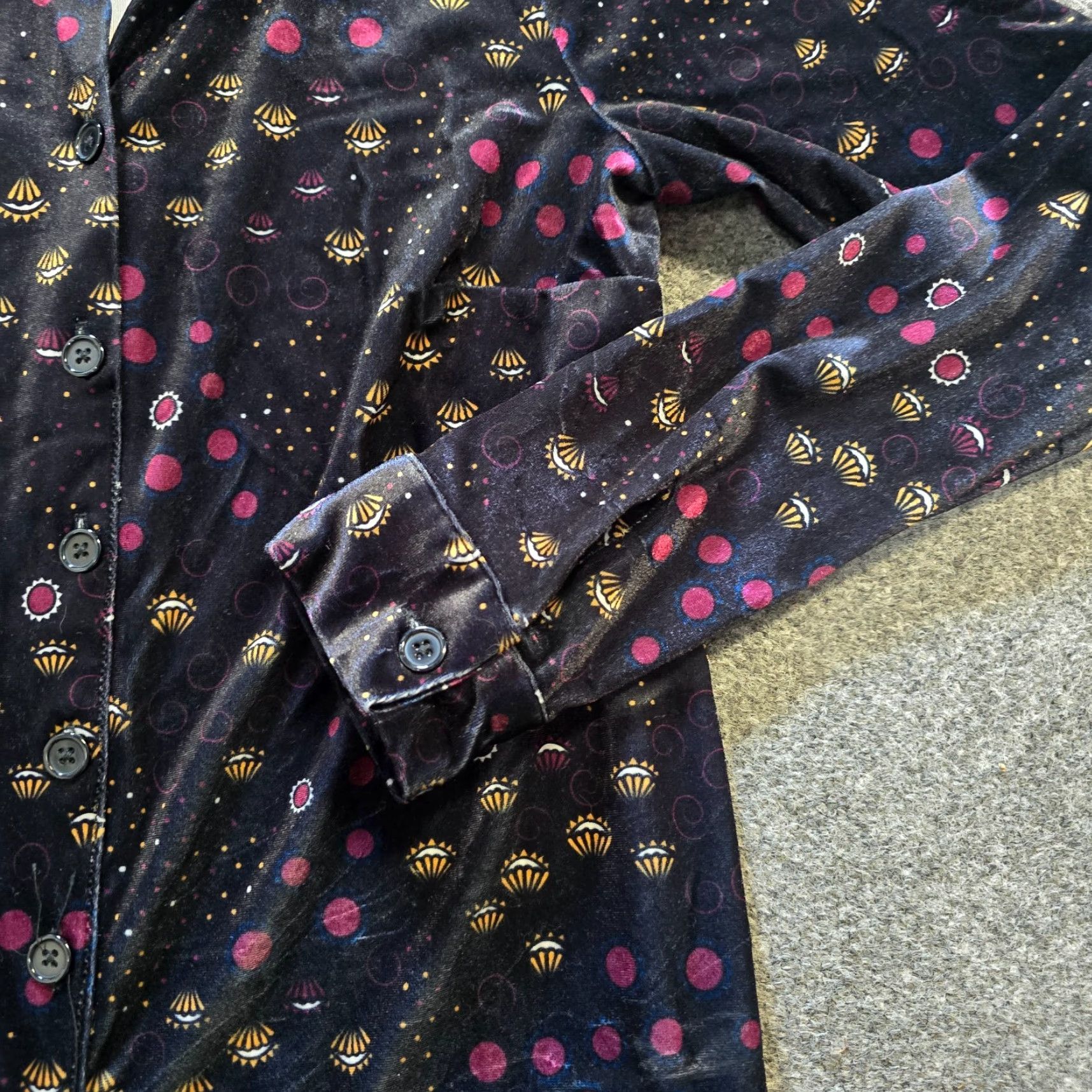Vintage ModCloth Top Womens Size M Black Yellow Floral Velour Button Front Casual Shirt Size M / US 6-8 / IT 42-44 - 4 Thumbnail