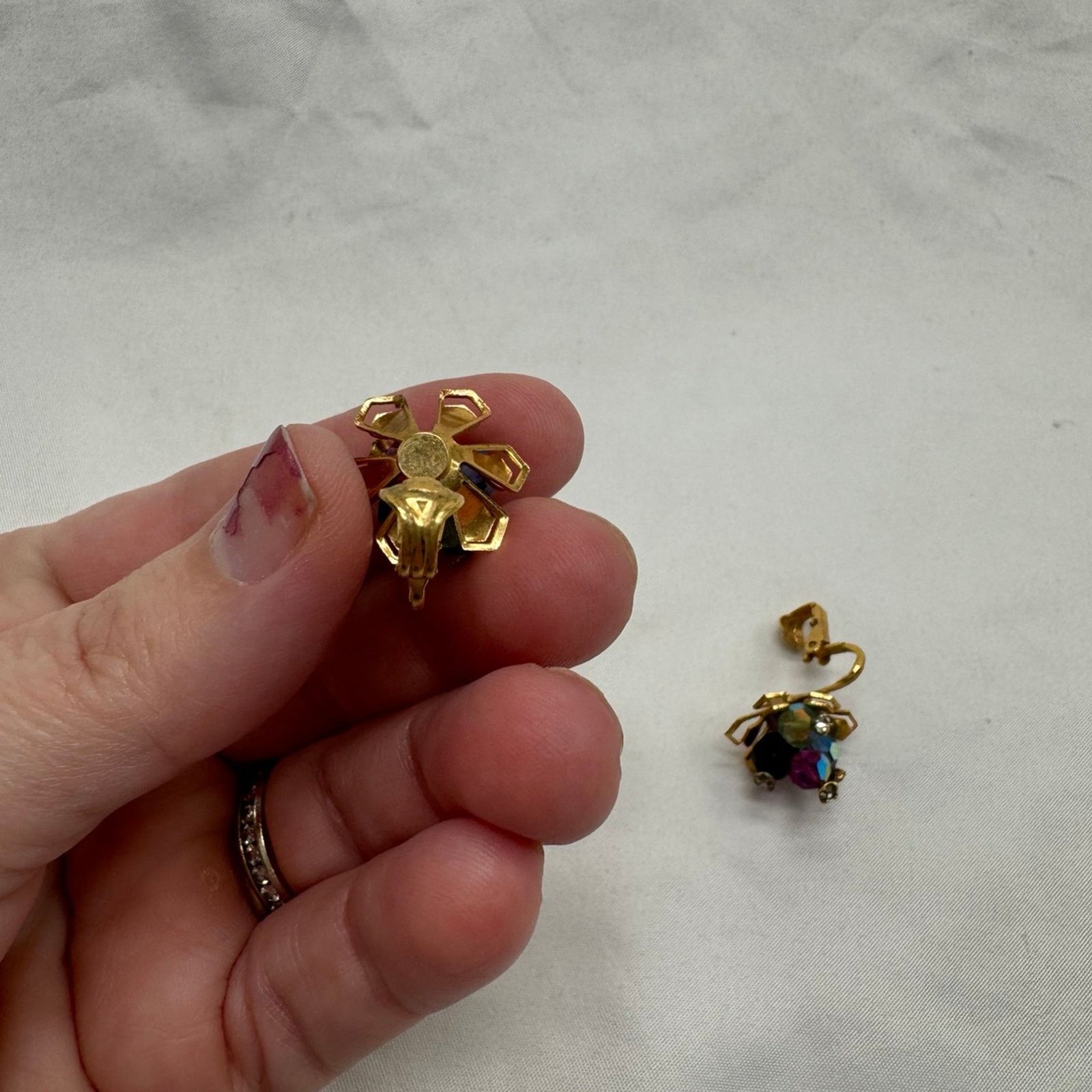 NBDN Nobrandedon VTG crystal screw back earrings Size ONE SIZE - 6 Thumbnail