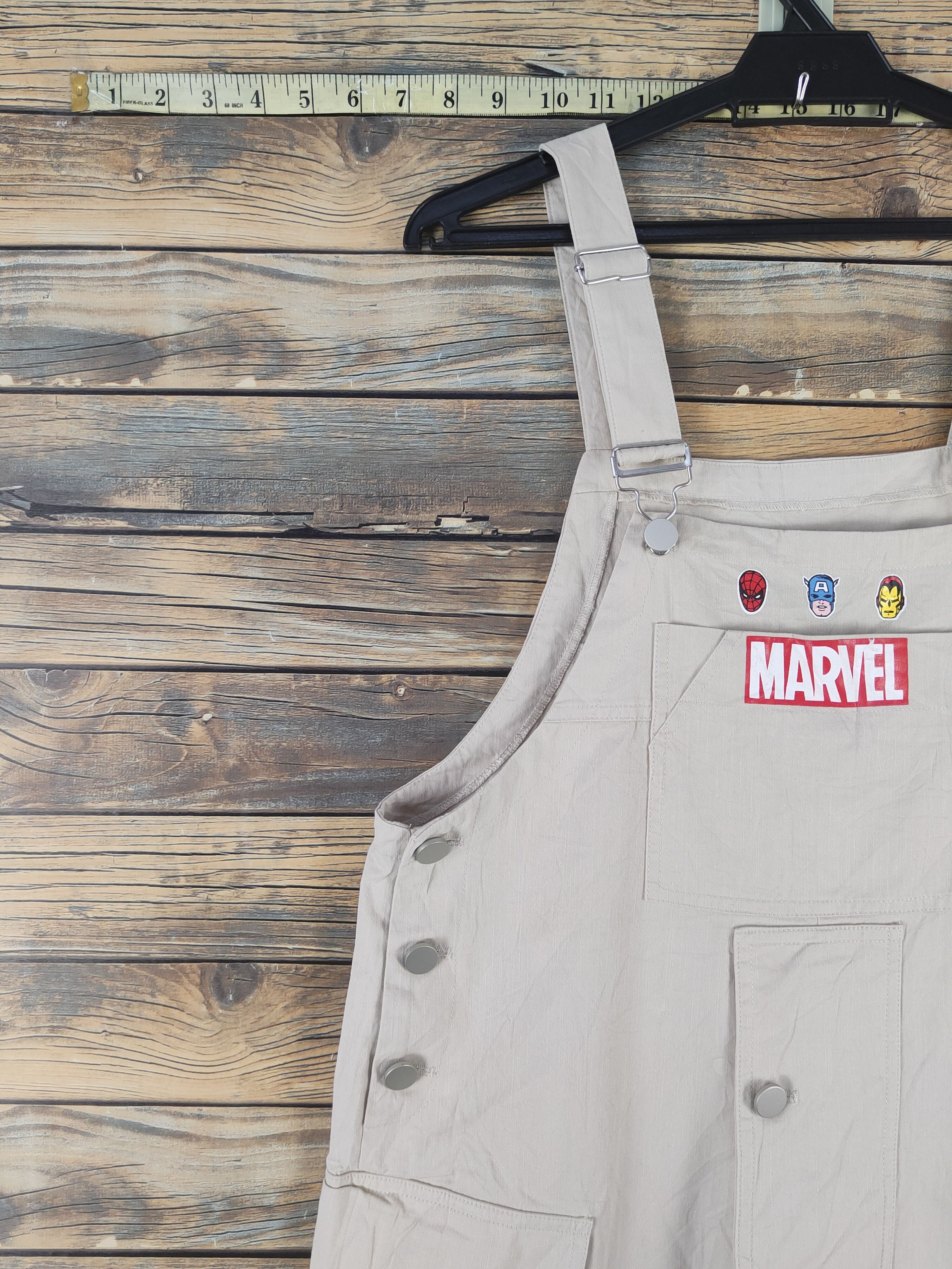 Marvel Comics × Vintage Vintage Marvel-Jupe Vendue Beige Overall Jumpsuits Size 37" - 4 Thumbnail