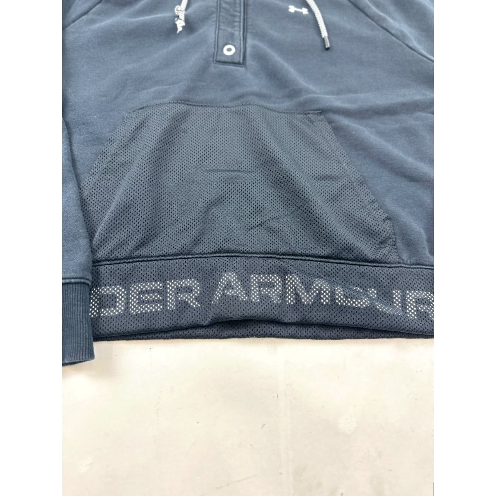 Under Armour VINTAGE Under Armour Hoodie Pullover Women's XL Black Activewear Outdoor Outdoor Gear Size XL / US 12-14 / IT 48-50 - 3 Thumbnail