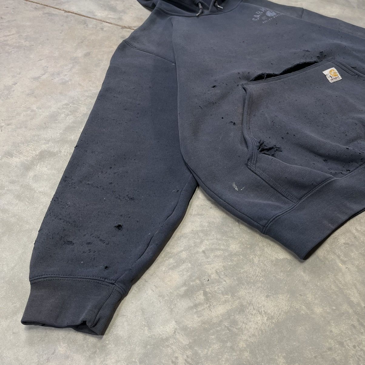 Carhartt Vintage Carhartt Hoodie Sweatshirt Thrashed Faded 2000s Size US L / EU 52-54 / 3 - 5 Thumbnail