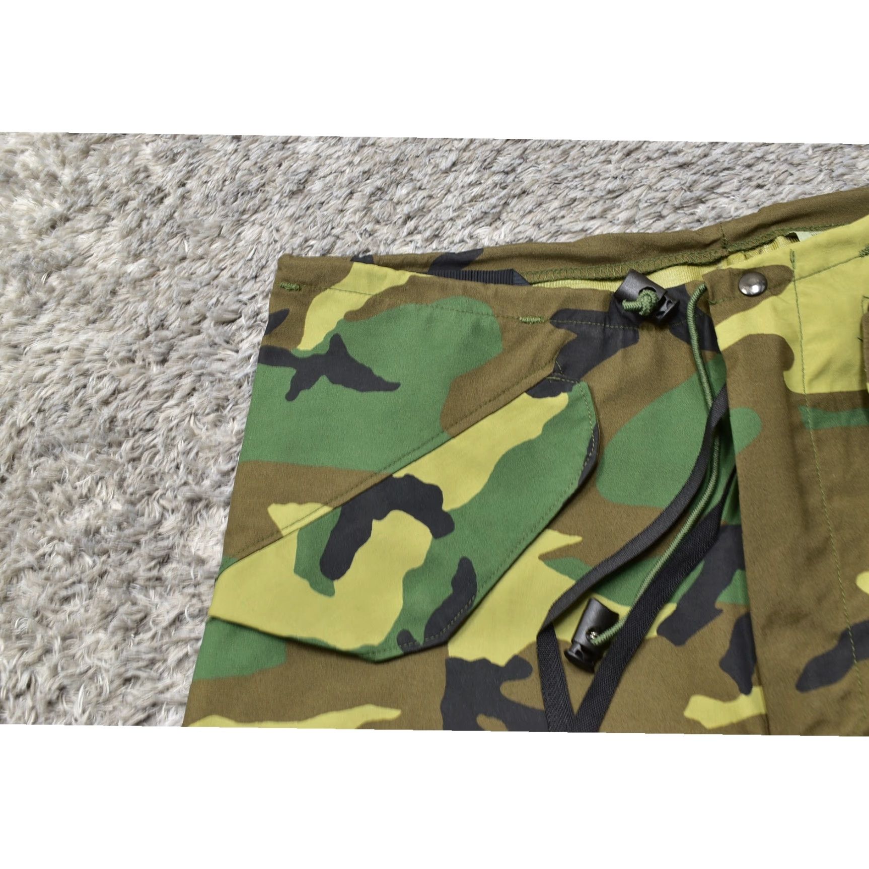 Vintage VINTAGE Military Green Camouflage Gore Seam Nylon Windbreaker Pants S Short Mens Windbreaker Nylon Camouflage Green 28in Inseam Size US 29 - 5 Thumbnail