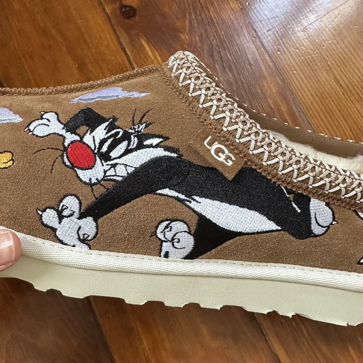 Palace × Ugg Palace UGG Looney Tunes Tasman Slipper Chestnut - Size 42 Size US 9 / EU 42 - 10 Thumbnail