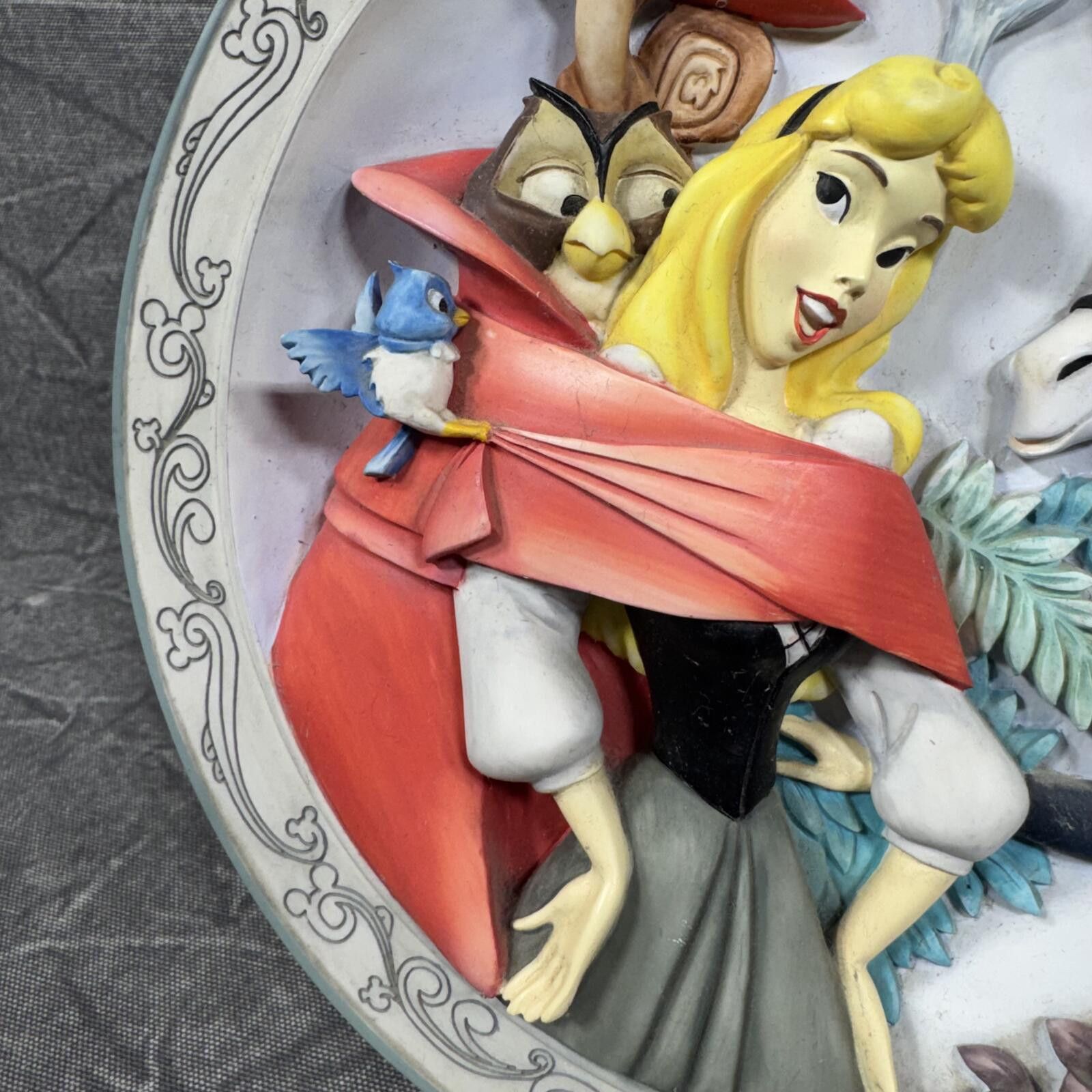 Disney Disney Plate Sleeping Beauty 3D Collector with Stand Size ONE SIZE - 2 Thumbnail