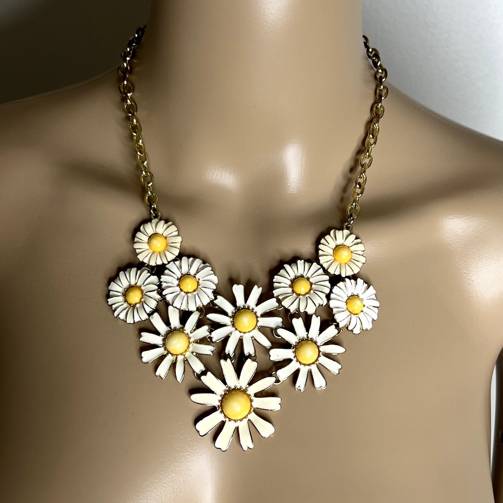 Other Eye Candy LA Daisy Flower Bib Statement Necklace Size ONE SIZE - 1 Thumbnail