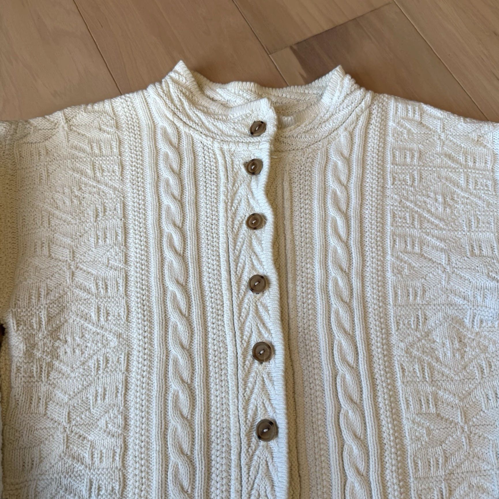 Vintage Vintage LL Bean Cardigan Women's Small White Cable Knit Snowflake Sweater Winter Size S / US 4 / IT 40 - 3 Thumbnail