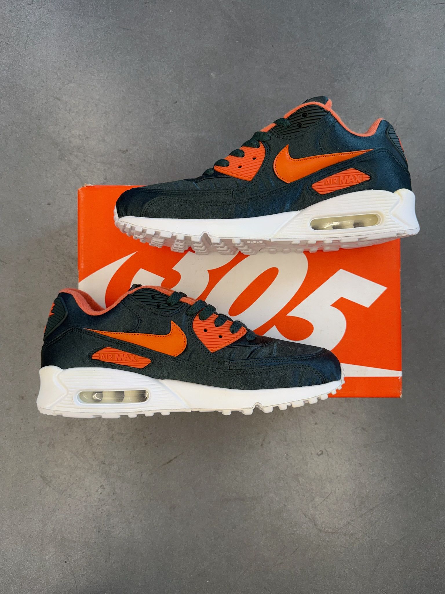 Nike 2020 Unknwn Nike Air Max 90 305 Size US 10.5 / EU 43-44 - 2 Thumbnail