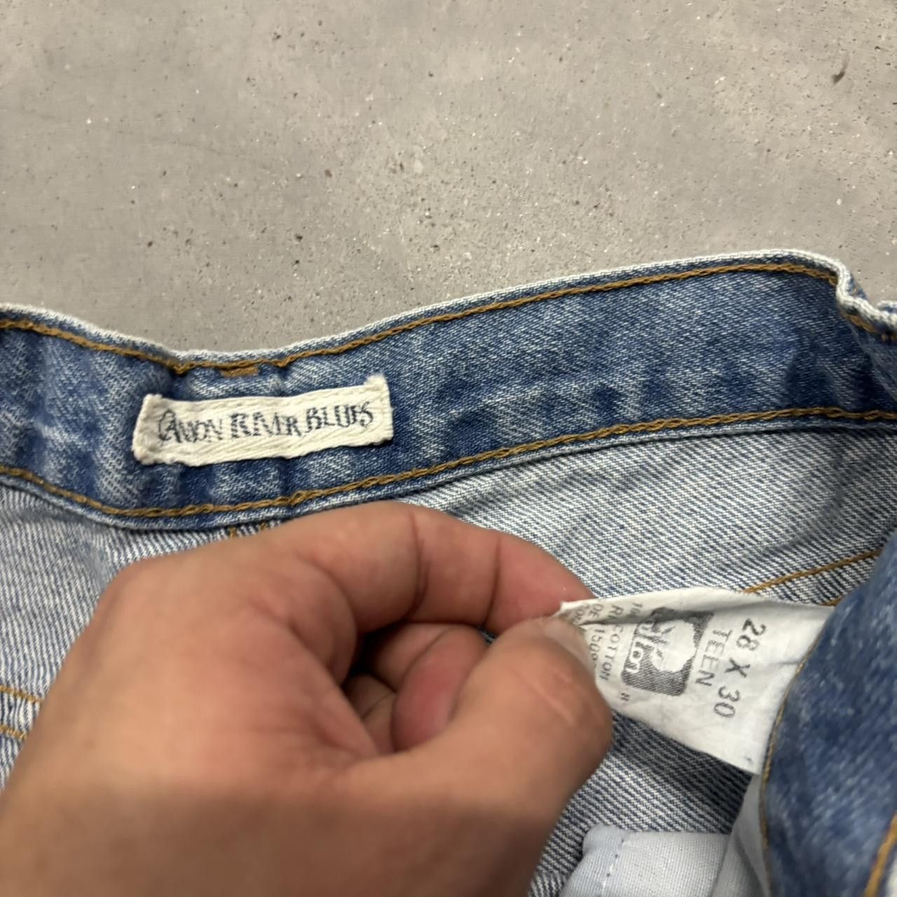 Japanese Brand × Vintage Crazy Vintage Y2K/2000s Blue Wash Essential Denim Jeans! Size US 26 / EU 42 - 8 Thumbnail