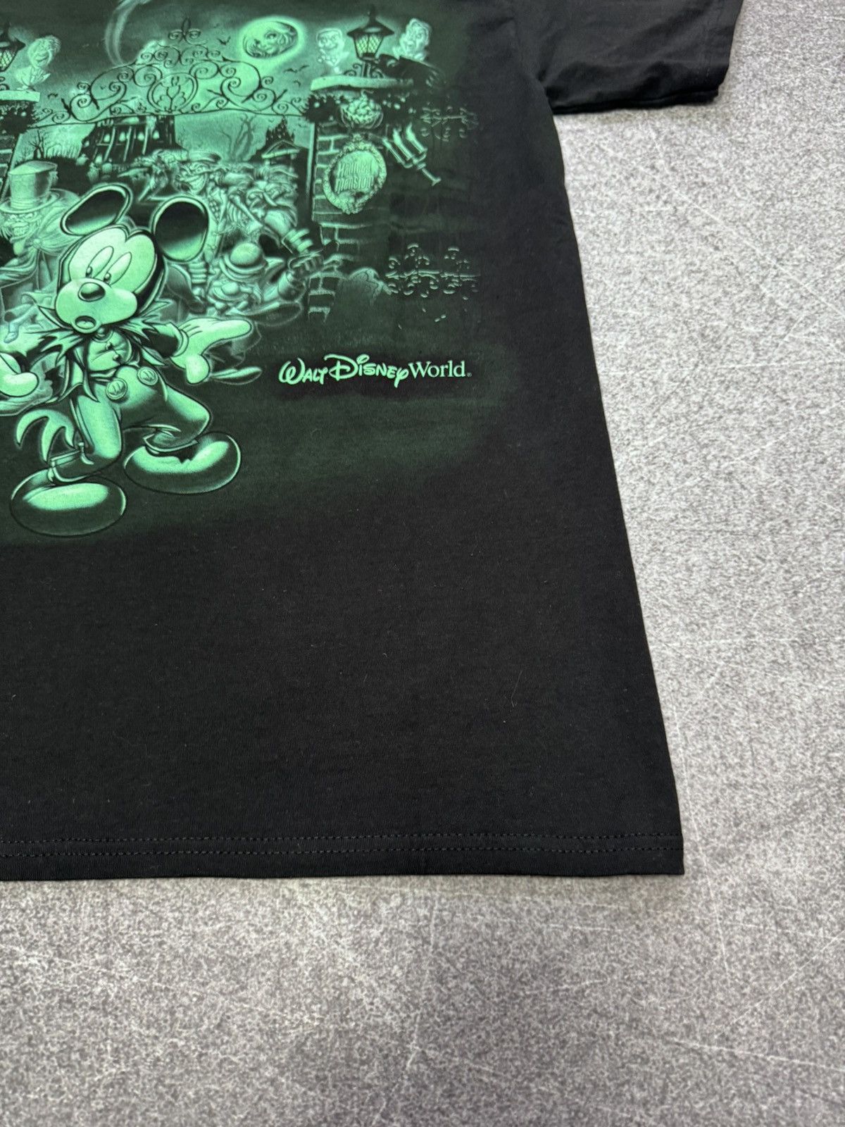 Disney Vintage Halloween 20014 Mickey Disneyland Graphic print tee Size US S / EU 44-46 / 1 - 10 Thumbnail