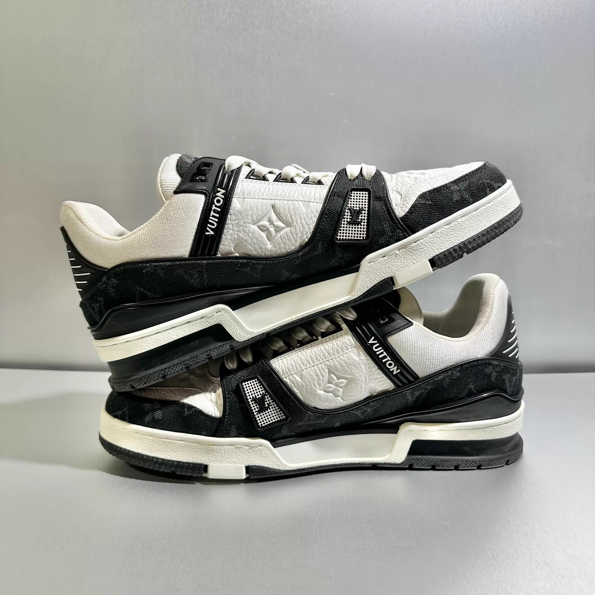 Louis Vuitton Louis Vuitton Trainer 8/42 Denim Black & White Worn once Size US 9 / EU 42 - 4 Thumbnail