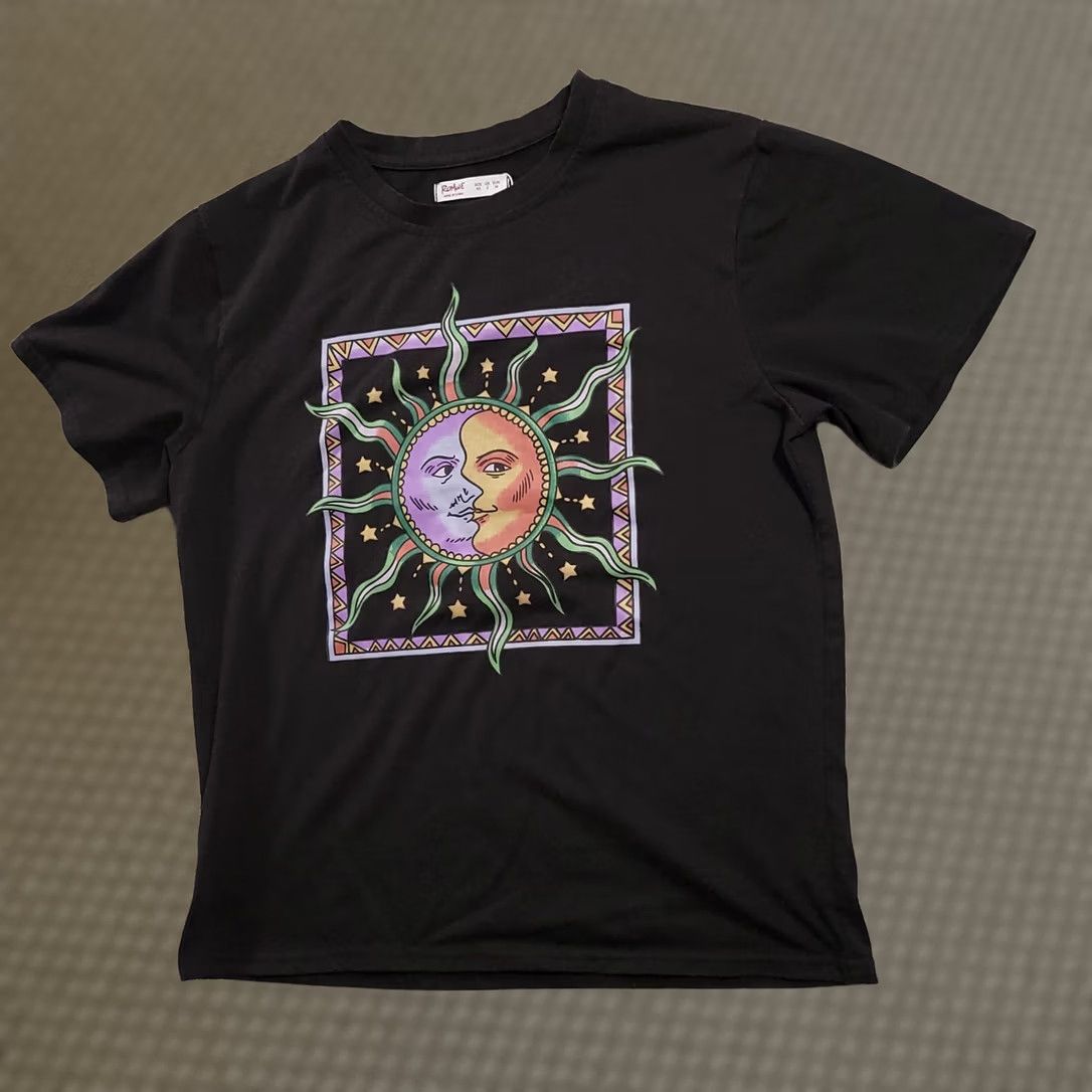 Vintage Romwe Sun Moon Black Graphic T-shirt Short Sleeve Crewneck Womens XS Size XS / US 0-2 / IT 36-38 - 1 Thumbnail