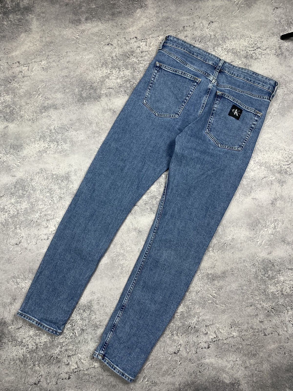 Calvin Klein Calvin Klein Washed Blue Jeans Slim Taper Fit Size W32L30 Size US 32 / EU 48 - 1 Thumbnail
