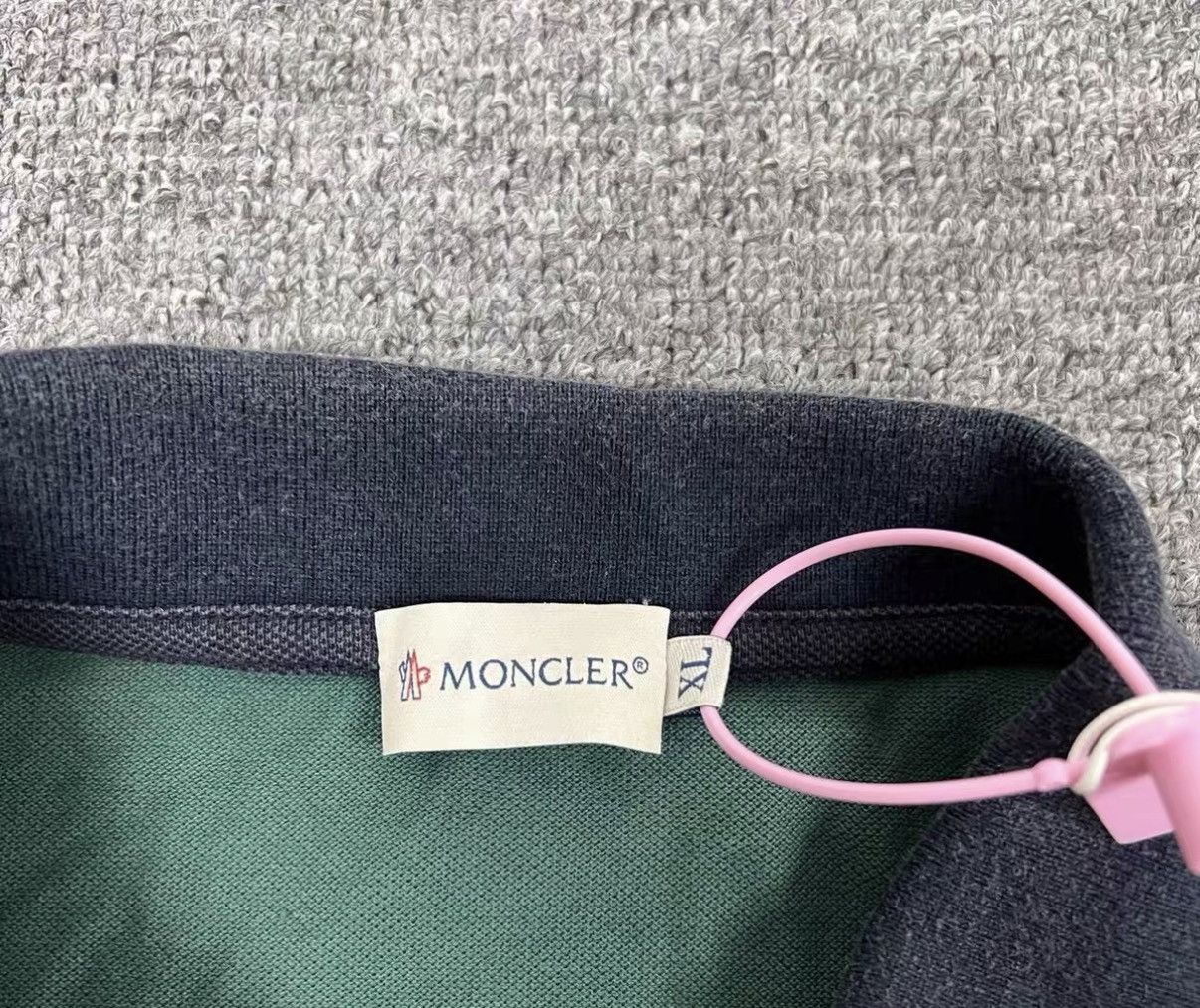 Moncler Moncler Classic Logo Patch Short-Sleeve Polo J16 Size US XL / EU 56 / 4 - 5 Thumbnail