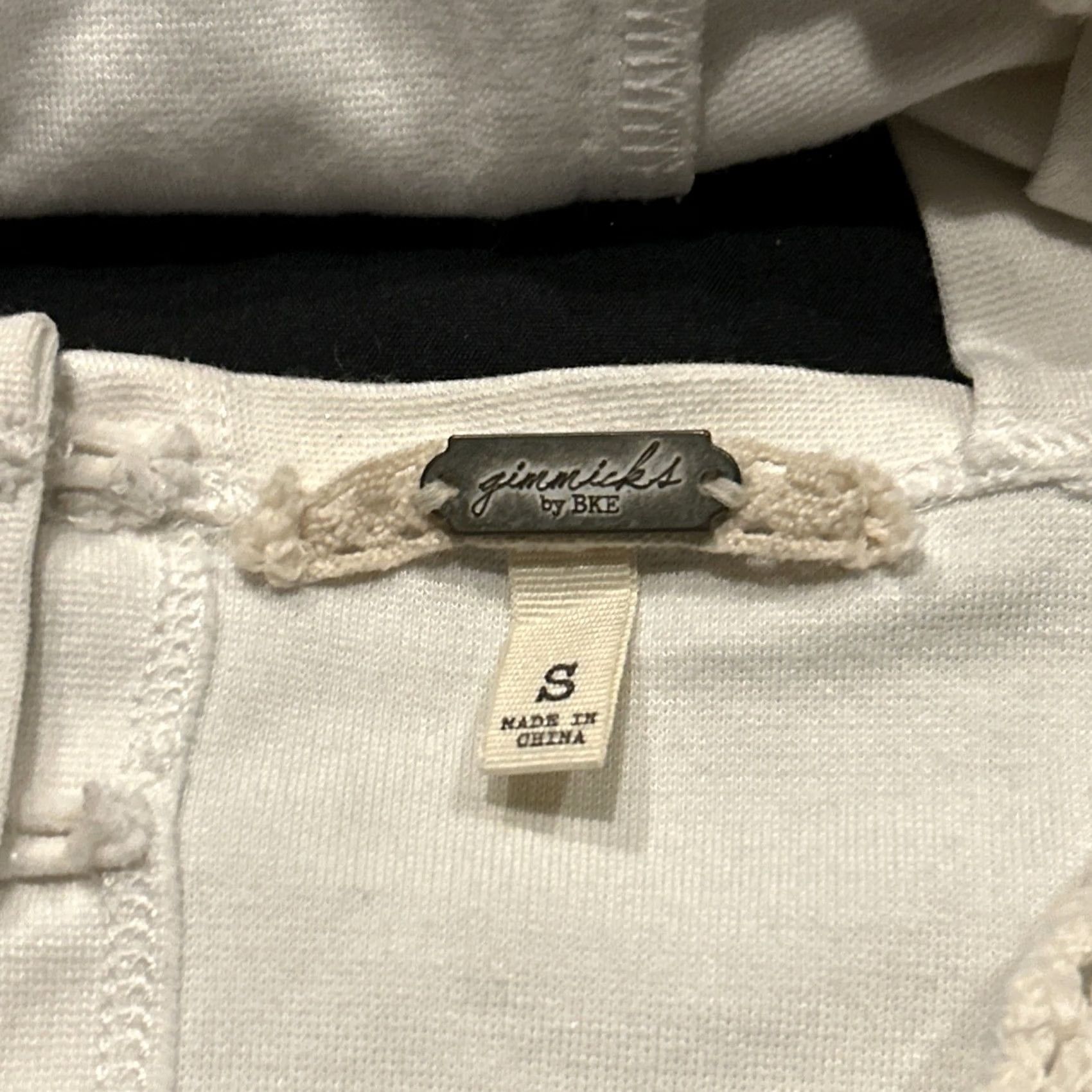 Vintage Gimmicks Crop Top Crochet Cream Halter Size S Bohemian Open Back Button B23 Size S / US 4 / IT 40 - 2 Thumbnail