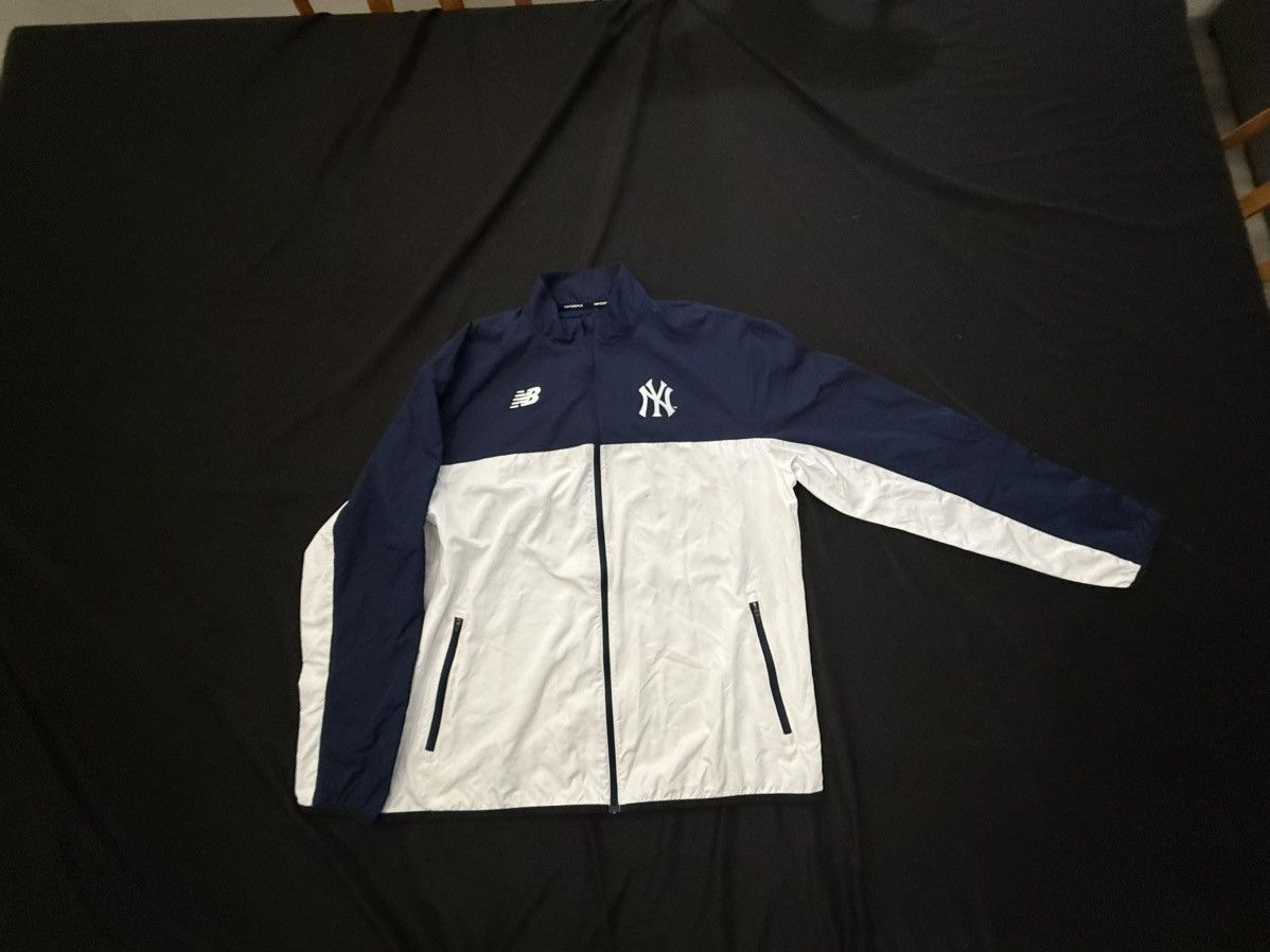 New Balance New balance blue and white yankee windbreaker size XL Size US XL / EU 56 / 4 - 1 Thumbnail
