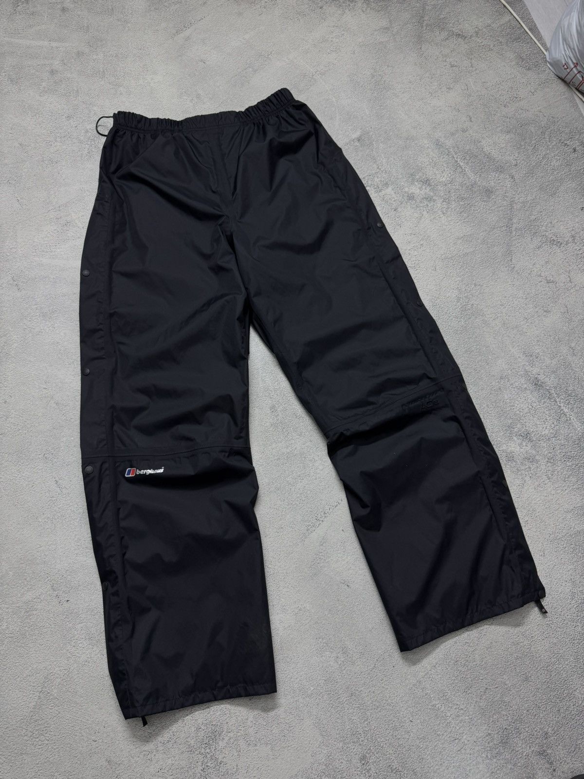 Berghaus Berghaus Hype Y2k Gorpcore Streatwear Pants Size US 34 / EU 50 - 3 Thumbnail