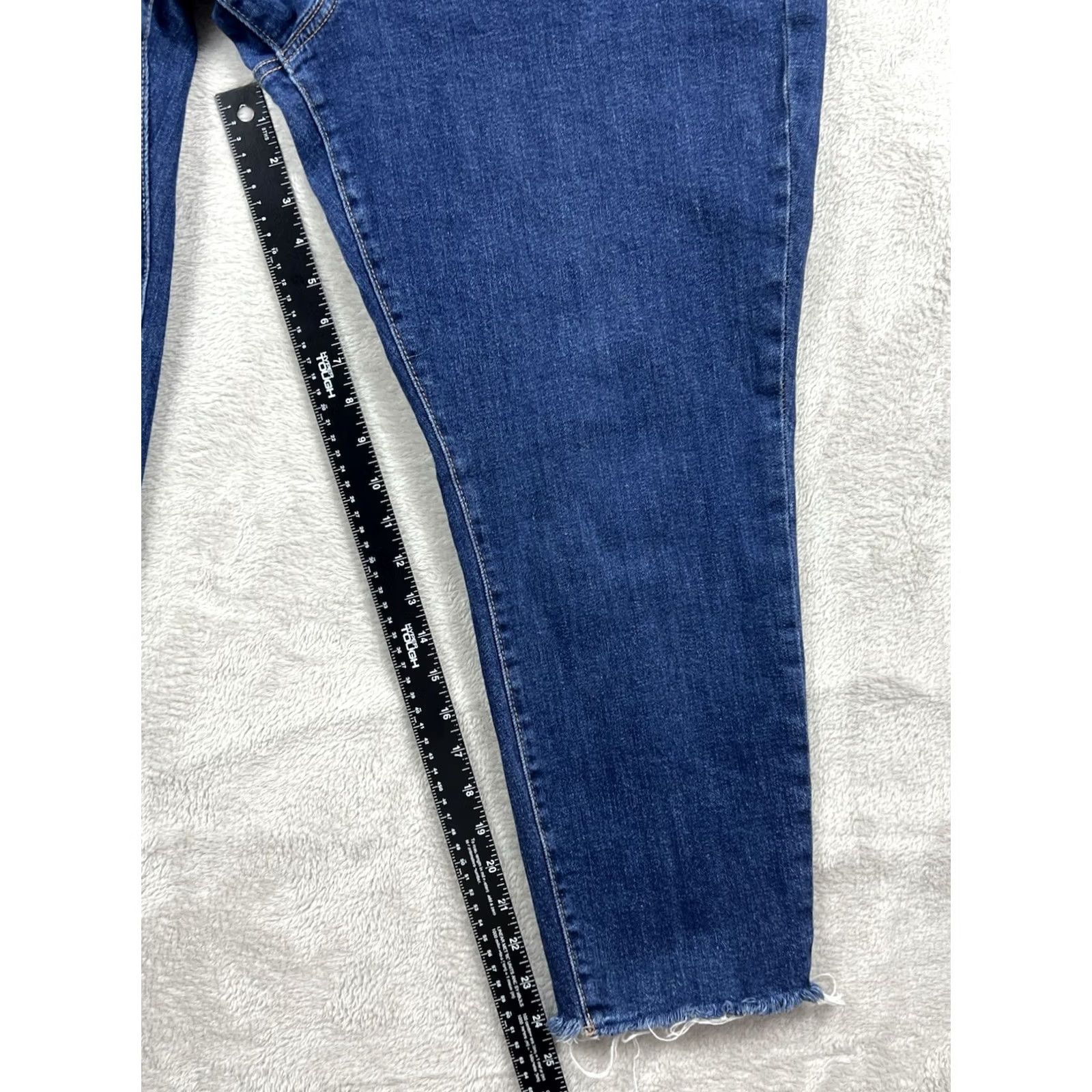 Old Navy Old Navy Womens Slim Jeans Straight Hi-Rise Med Denim 16P Blue Petite Slim Pockets 25in Inseam Womens Jeans Size 38" / US 16 / IT 52 - 7 Thumbnail