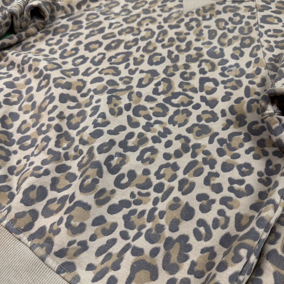 Saint Laurent Paris Saint Laurent Paris leopard print crewneck Size US M / EU 48-50 / 2 - 2 Thumbnail