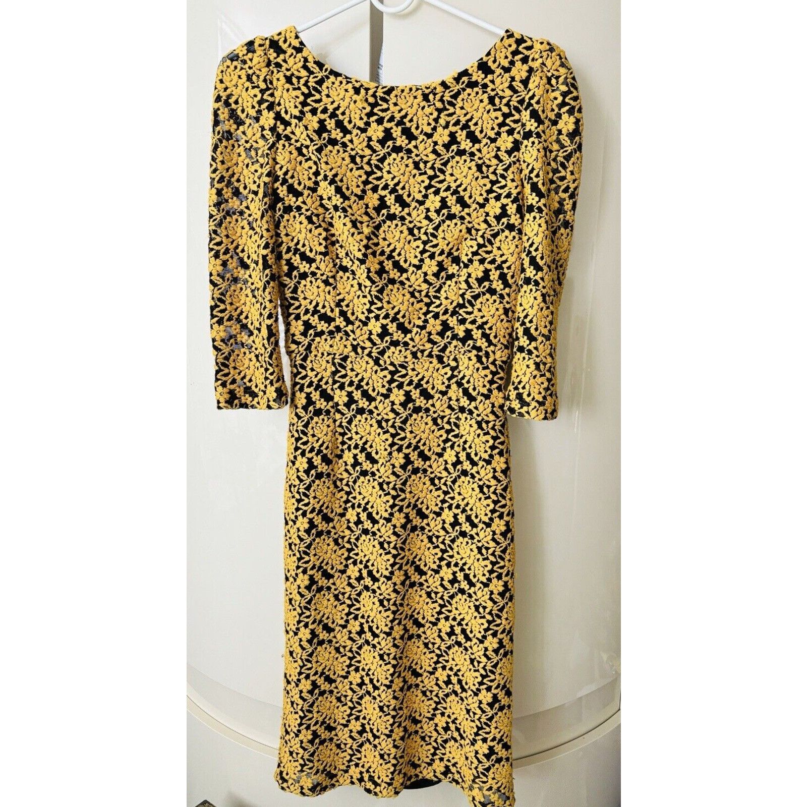 Alice + Olivia Alice + Olivia Bodycon Dress Sz. 4 Stretch Lace KeyholeBack Size S / US 4 / IT 40 - 1 Thumbnail