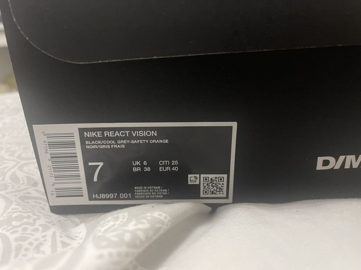 Nike Nike reacts Size US 6 / EU 39 - 2 Thumbnail