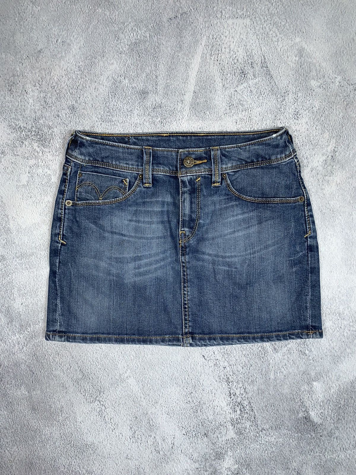 Levi's Vintage Clothing Vintage Y2K Levi’s denim mini skirt streetwear size 26 Size 26" / US 2 / IT 38 - 4 Thumbnail