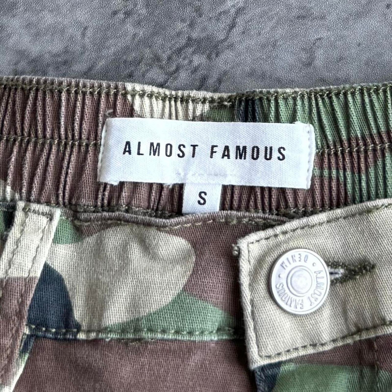 Almost Famous × Vintage Vintage Y2K Faded Camo Cargo Skater Technical Utility Pants Size US 27 - 3 Thumbnail