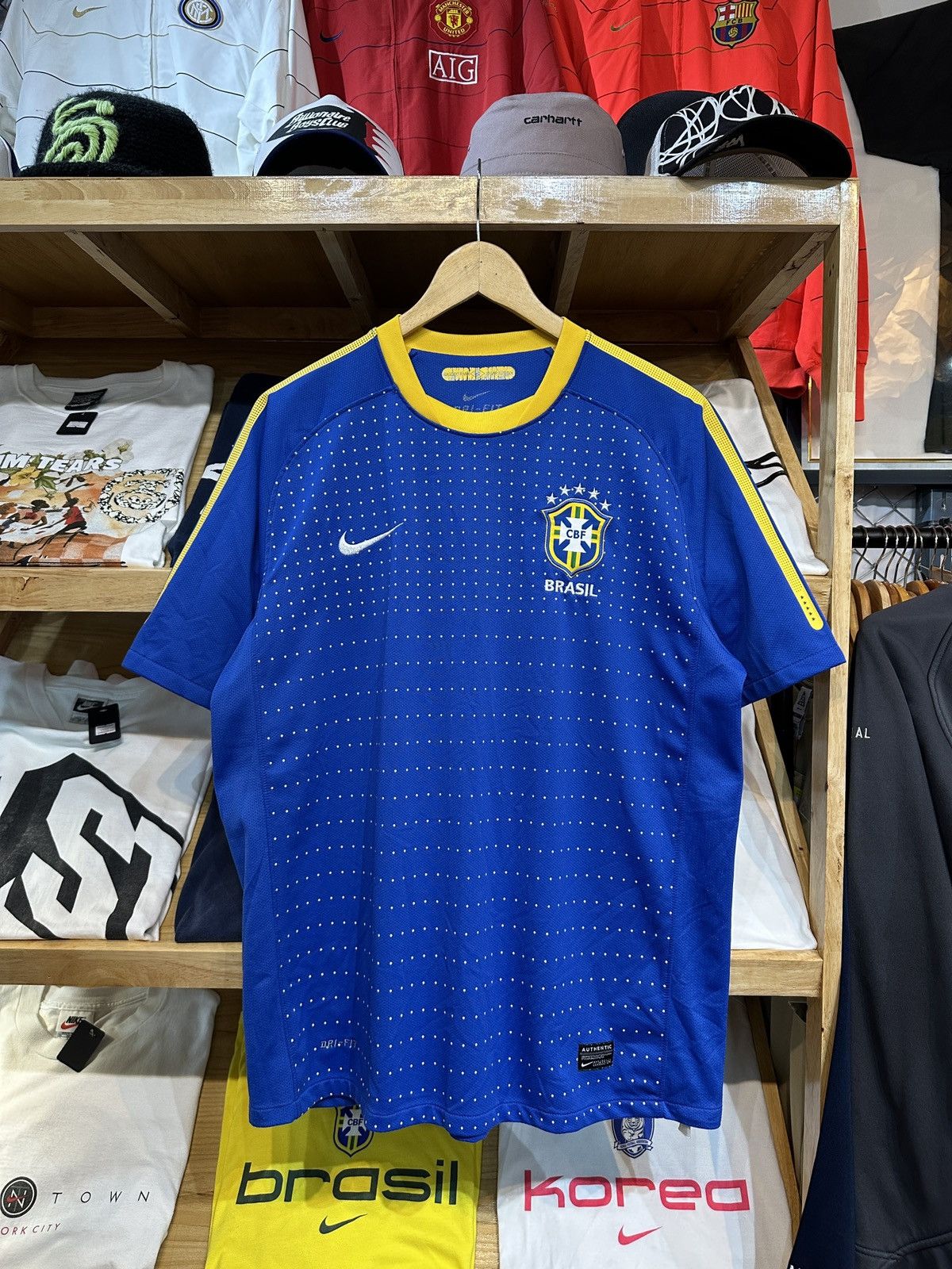 Nike Brazil 2010-11 Away Nike Jersey Size US L / EU 52-54 / 3 - 1 Thumbnail