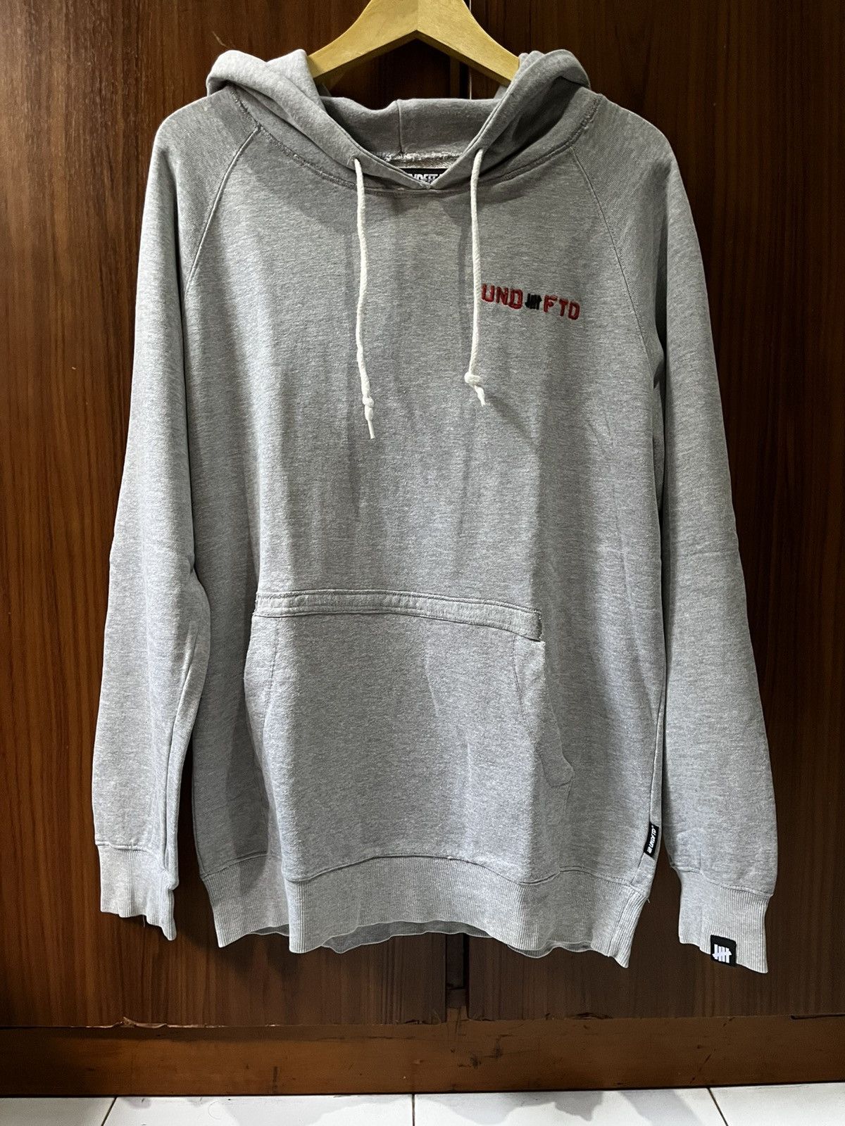 Undefeated Undefeated logo hooded emboidered sweatshirt size L Size US L / EU 52-54 / 3 - 2 Thumbnail