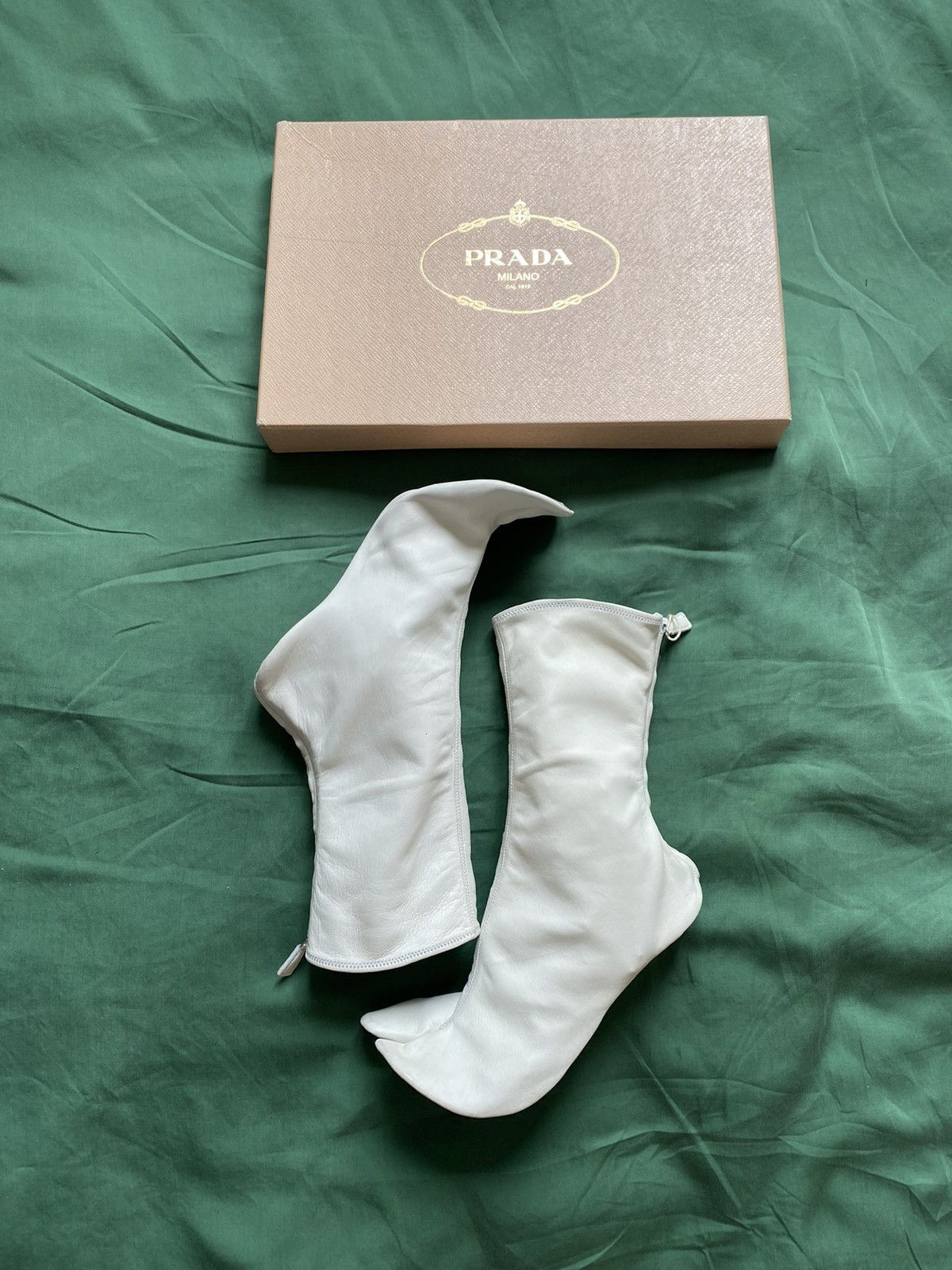 Prada Prada Runway Tabi Socks (IT0109) Size US 7 / IT 37 - 10 Thumbnail