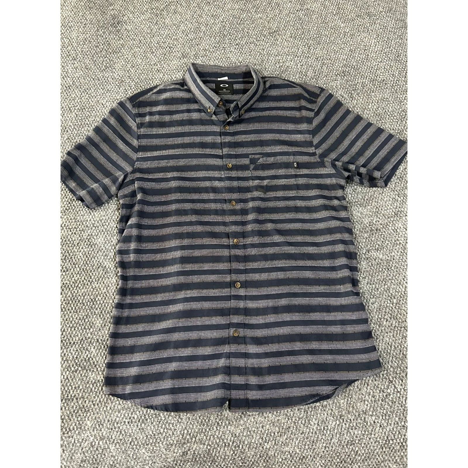 Oakley Oakley Button-Down Shirt Mens L Blue Striped Short Sleeve Casual Pocket Shirt Size US L / EU 52-54 / 3 - 4 Thumbnail