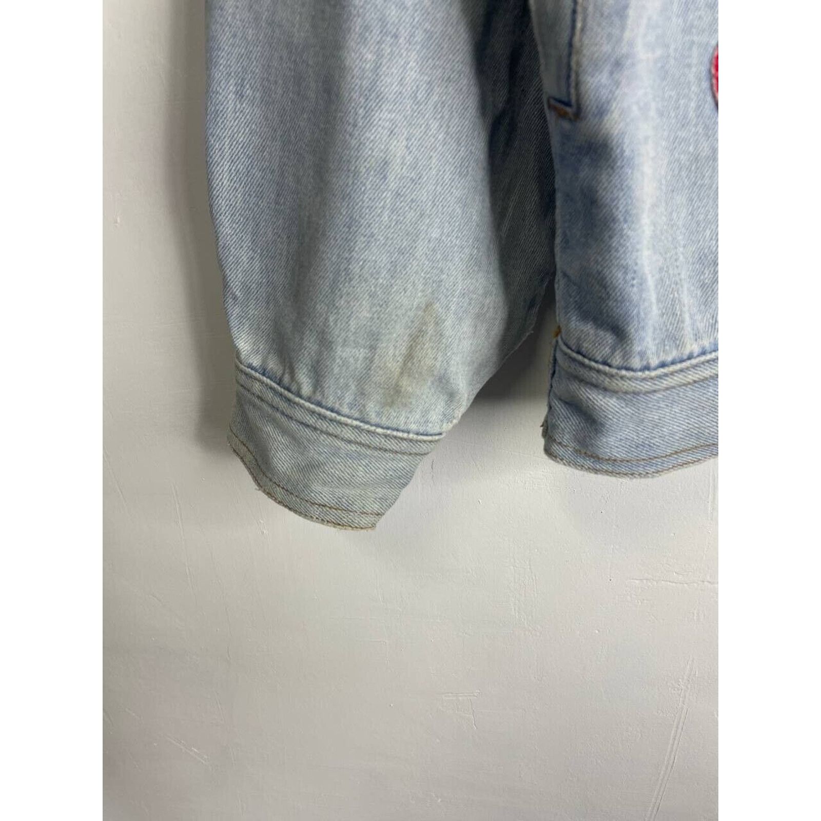 Disney × Mickey Mouse × Vintage Vintage Disney Mickey & Co. Denim Jacket Light Wash Size L Size US L / EU 52-54 / 3 - 2 Thumbnail