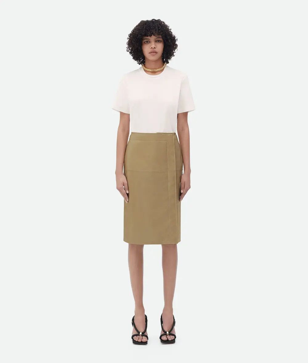 Bottega Veneta o1n1vont1225 Shiny Leather Skirt in Beige Size 26" / US 2 / IT 38 - 1 Thumbnail