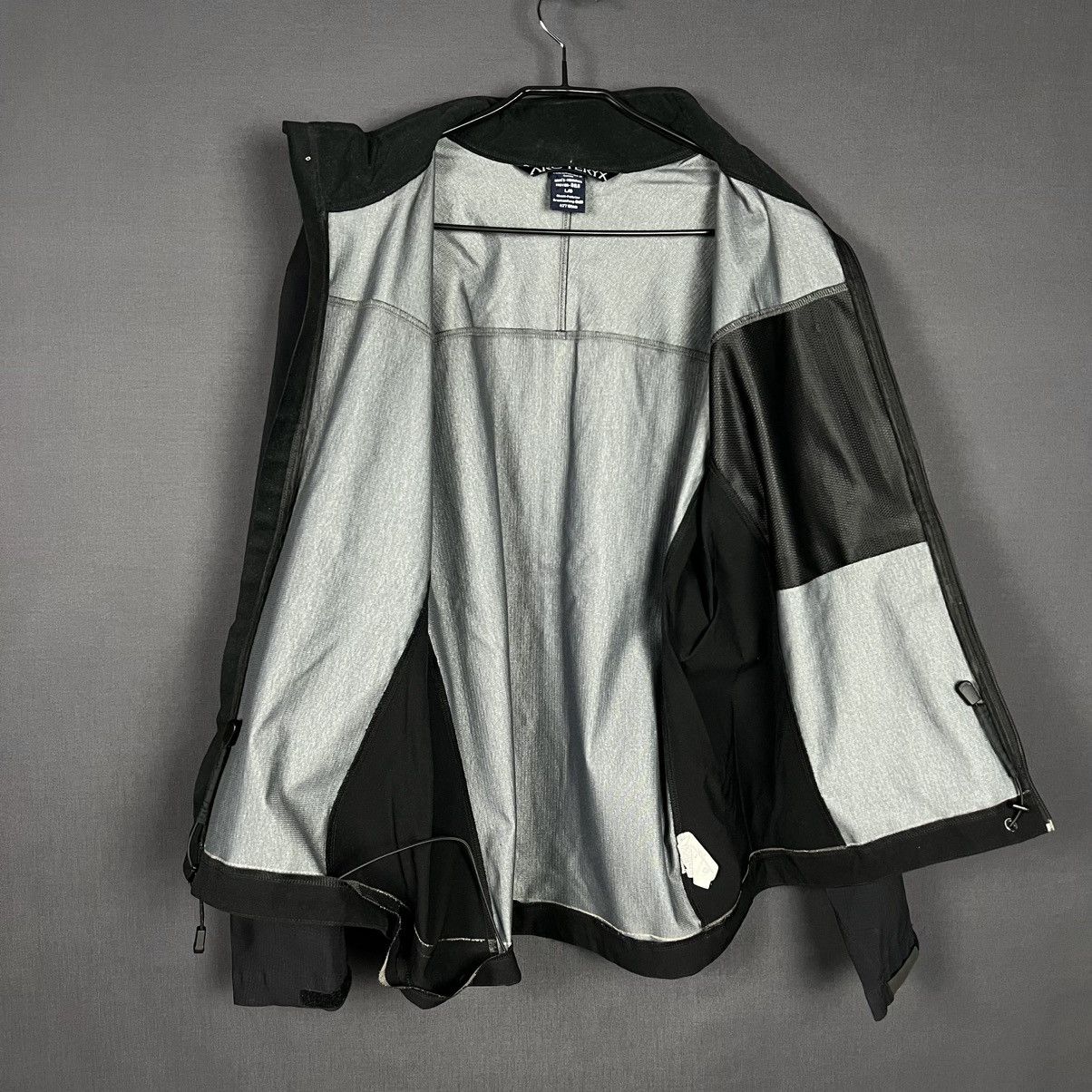 Arc'teryx Arc'Teryx light jacket black nylon rare vintage men’s size L Size US L / EU 52-54 / 3 - 11 Thumbnail