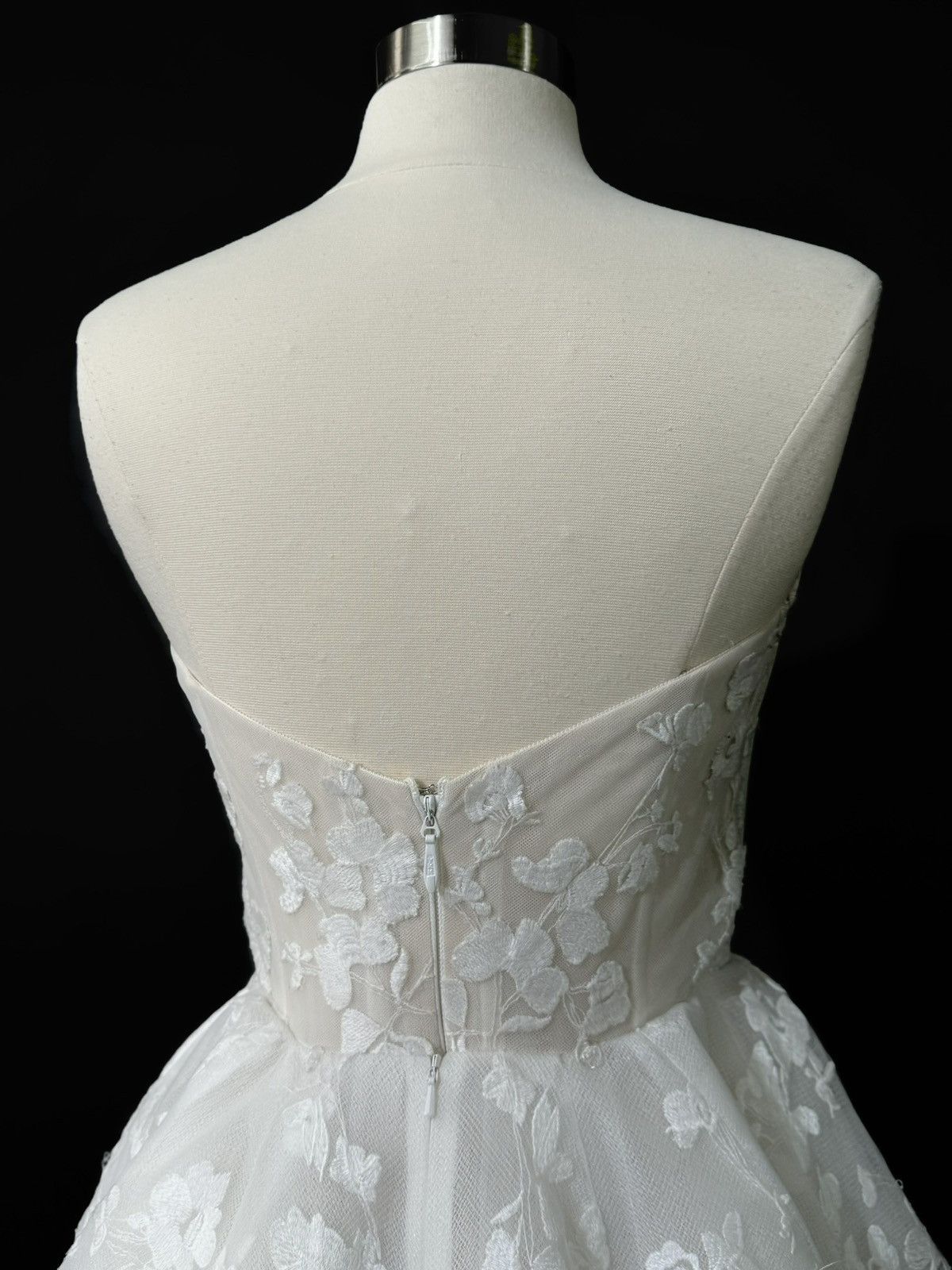 Other Preloved US 6 Anna Augusta Embroidery lace Bridal Gown Size M / US 6-8 / IT 42-44 - 7 Thumbnail