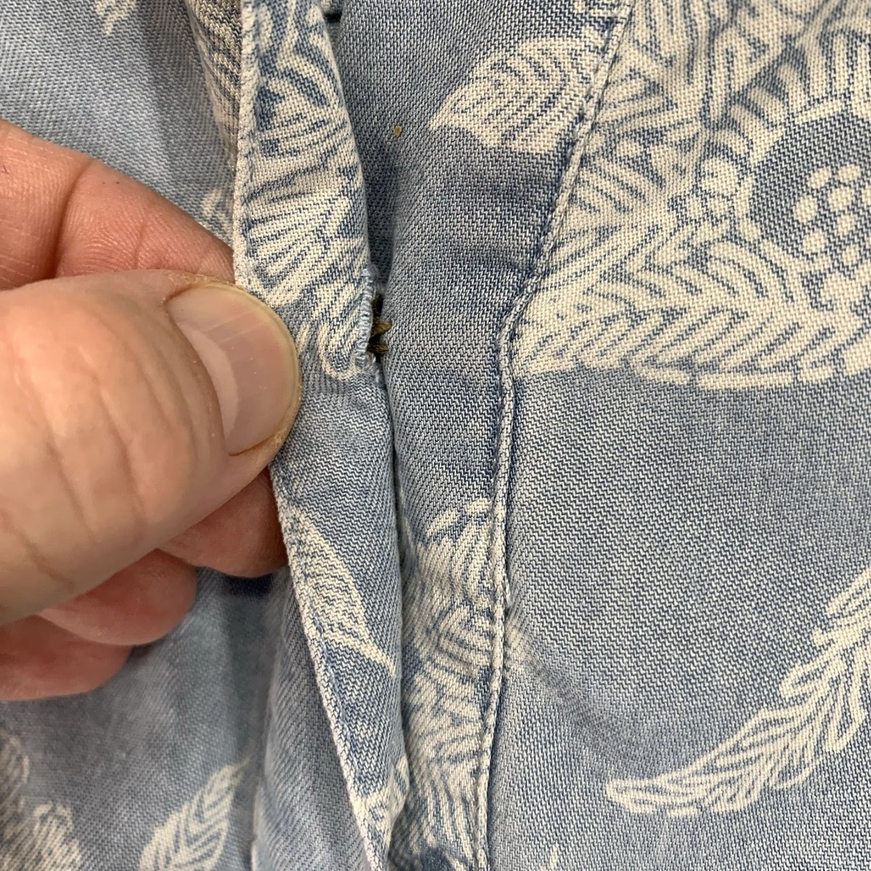 Vintage Vintage Women's Tencel Denim Shirt Light Wash Blue Casual Tunic 3/4 Sleeve Pockets Bohemian 90s Size L / US 10 / IT 46 - 6 Thumbnail