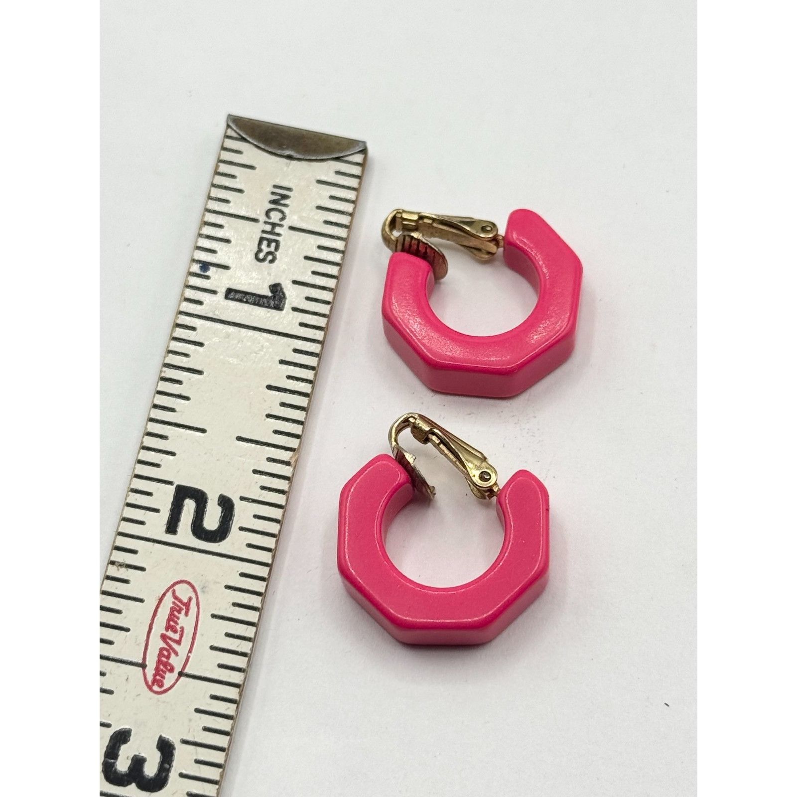 Vintage Vintage hot pink lucite hoop clip on earrings Size ONE SIZE - 6 Thumbnail