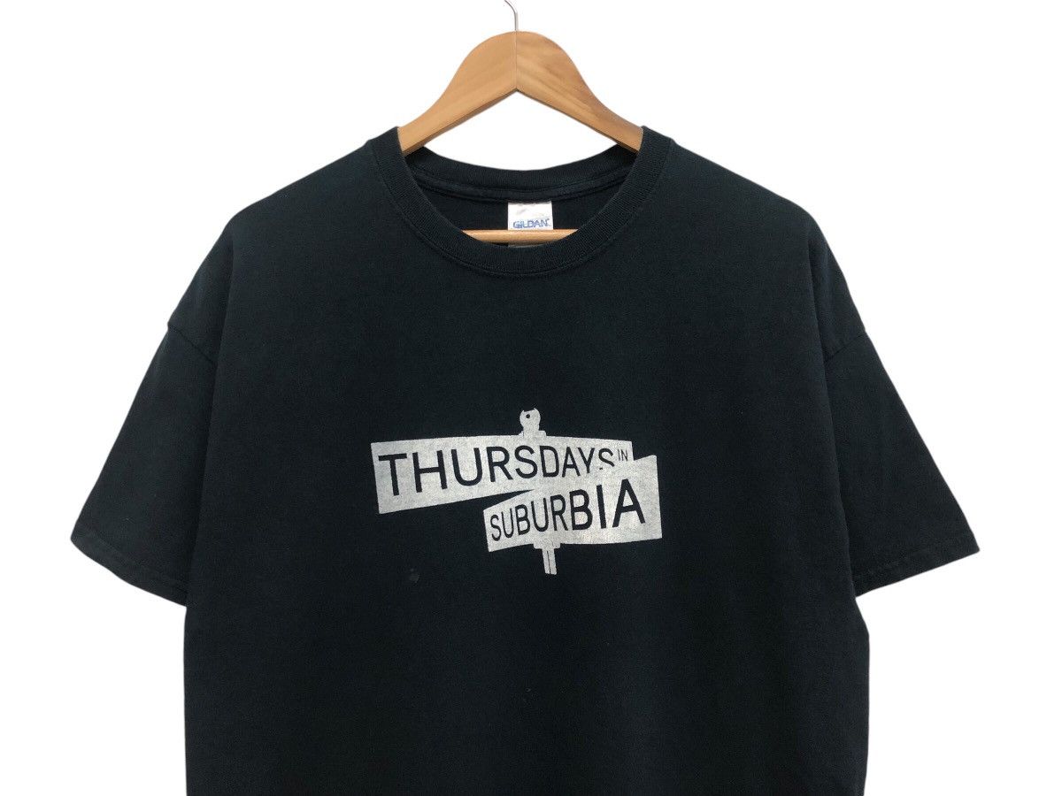 Band Tees × Gildan RARE 🤘🏽 THURSDAYS IN SUBURBIA ALTERNATIVE ROCK BAND TEE Size US XL / EU 56 / 4 - 3 Thumbnail
