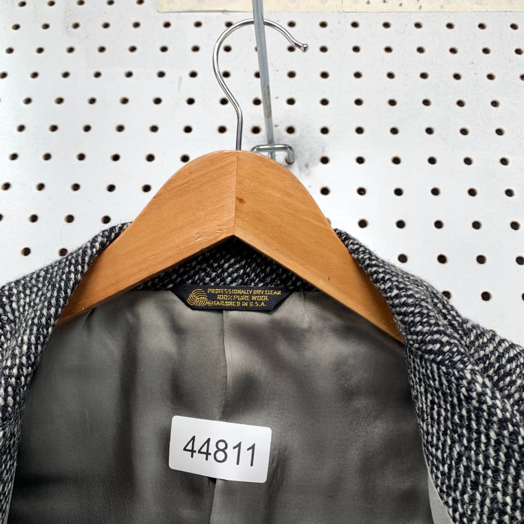 Vintage VINTAGE Lynett Ltd Blazer Mens 40 Gray Tweed Wool 2 Button Notch Lapel Single-Breasted Vintage Jacket Front Button Style Two-Button Wool Treed? Size 40R - 7 Thumbnail