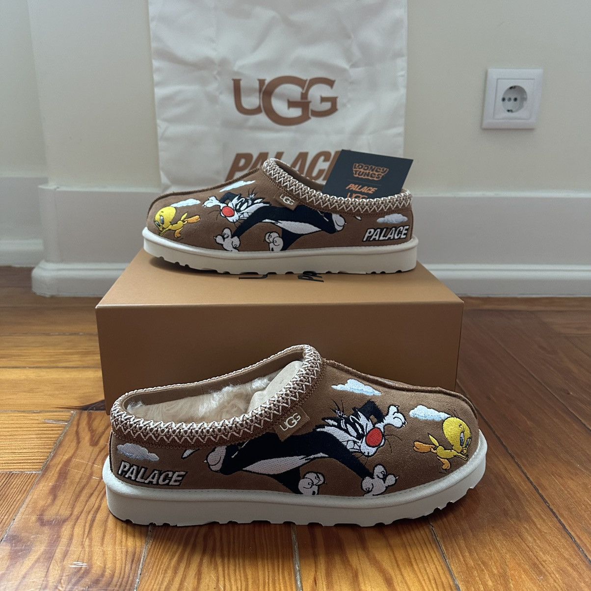 Palace × Ugg Palace UGG Looney Tunes Tasman Slipper Chestnut - Size 42 Size US 9 / EU 42 - 1 Thumbnail