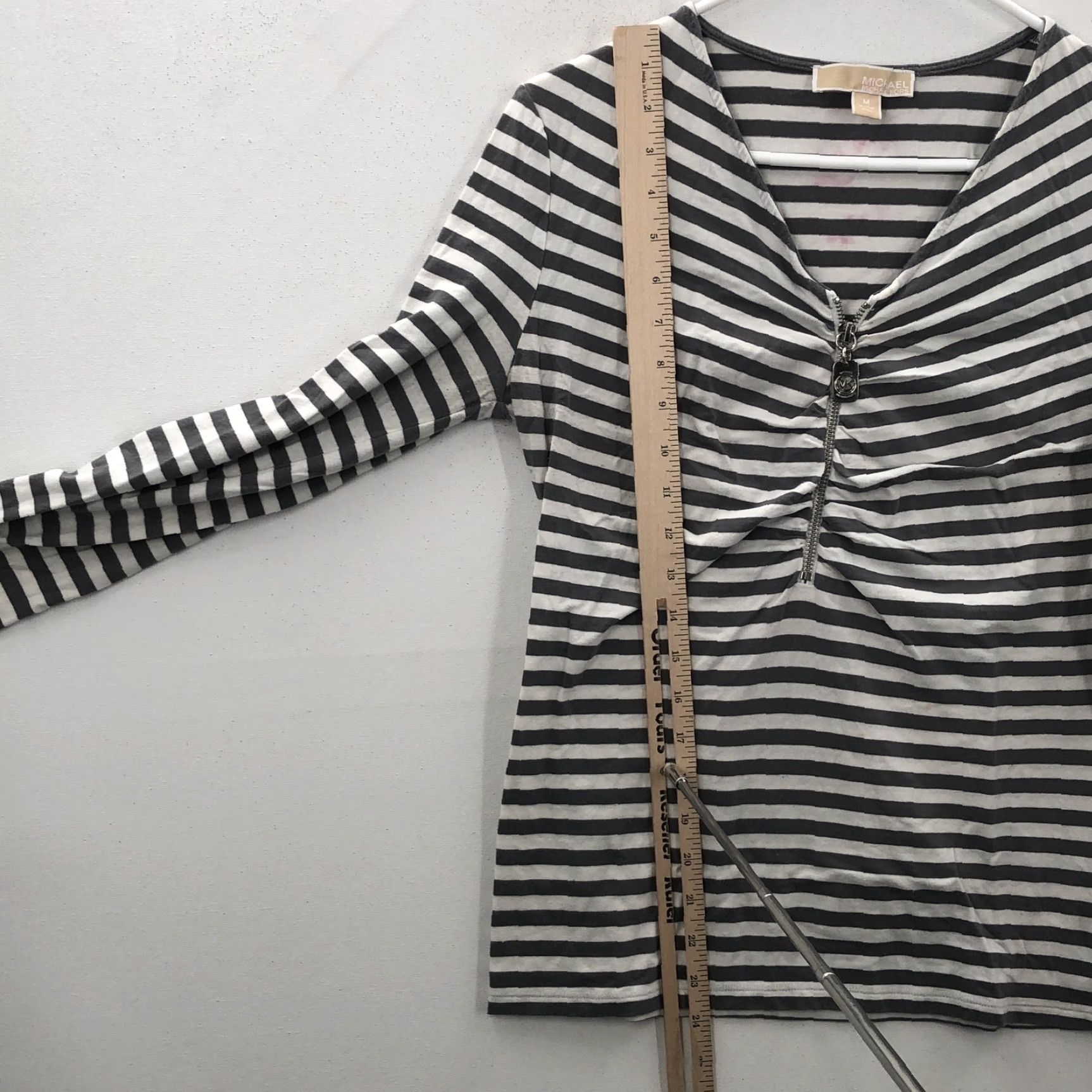 Michael Kors MICHAEL KORS Womens Black White Striped Long Sleeve V-Neck Blouse Medium Classic Casual Size M / US 6-8 / IT 42-44 - 3 Thumbnail