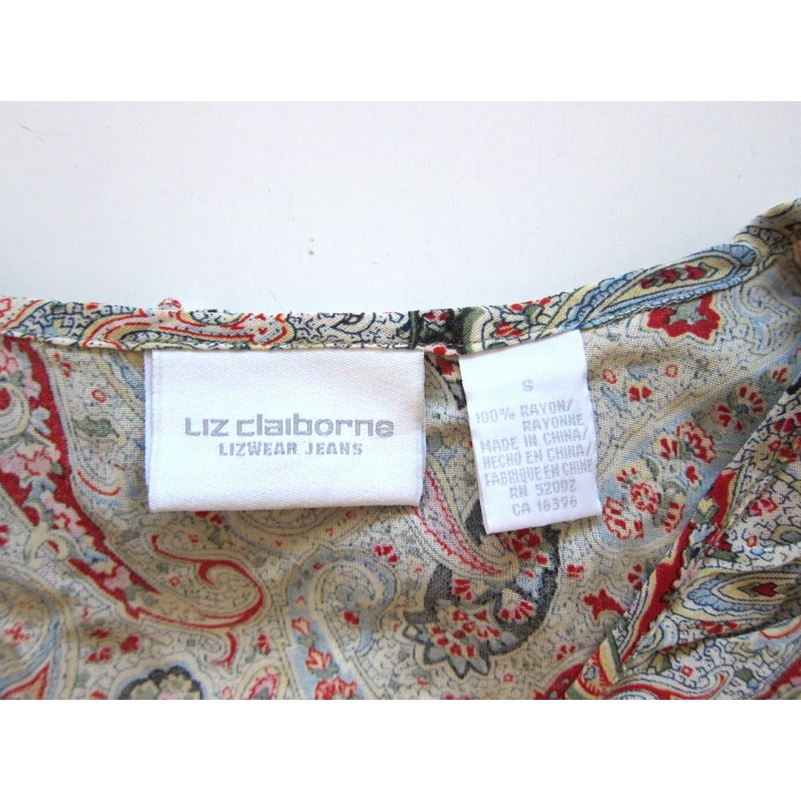 Liz Claiborne Liz Claiborne Blouse 3/4 Sleeve V-Neck Paisley Ruffle 100% Rayon Red Green Blue S Womens Size S / US 4 / IT 40 - 4 Thumbnail