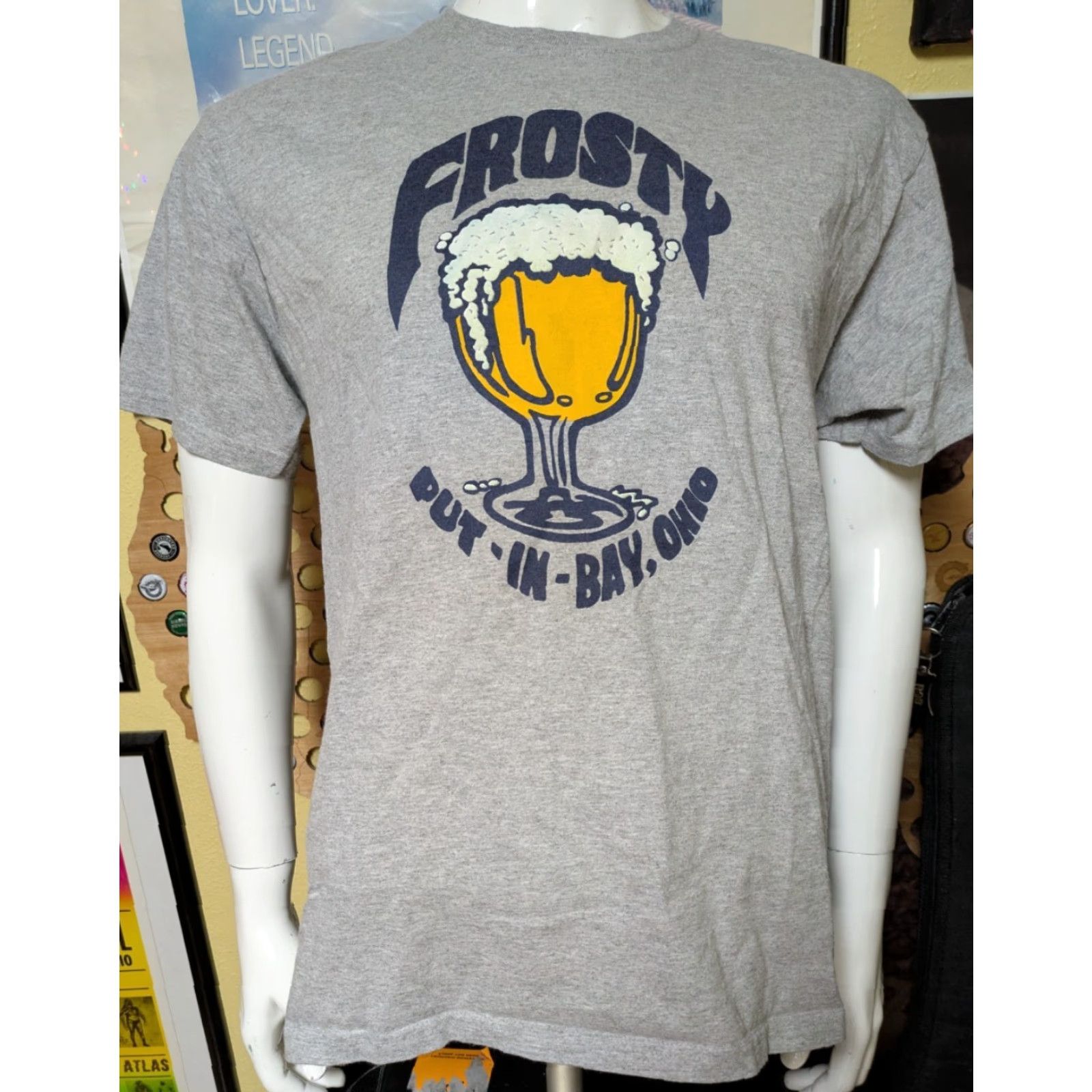 Hanes Frosty Bar Put-In-Bay OH Classic Logo T Shirt Large Hanes Men Gray 100% Cotton Blend Short Sleeve Crew Neck Bars T-Shirt 1949 Mens Size US L / EU 52-54 / 3 - 2 Thumbnail