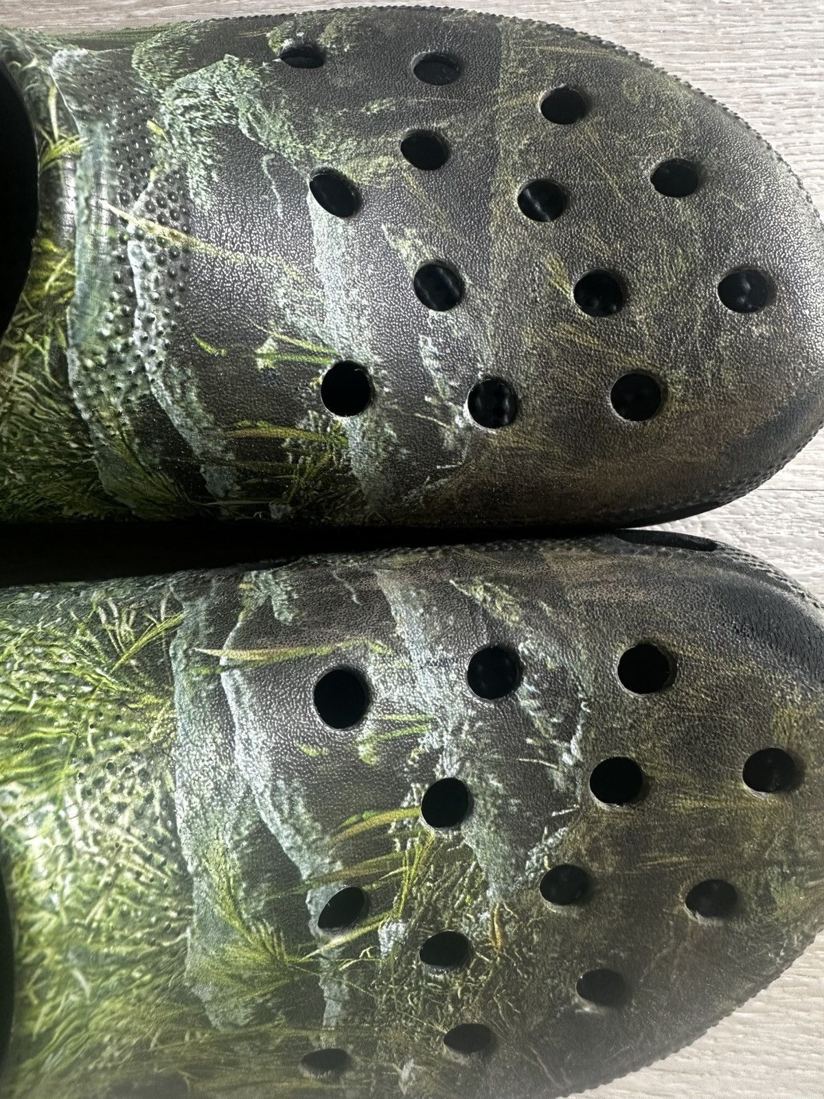 Crocs Crocs x Posty Co (Post Malone) in Green camo/ Real tree Size US 12 / EU 45 - 3 Thumbnail