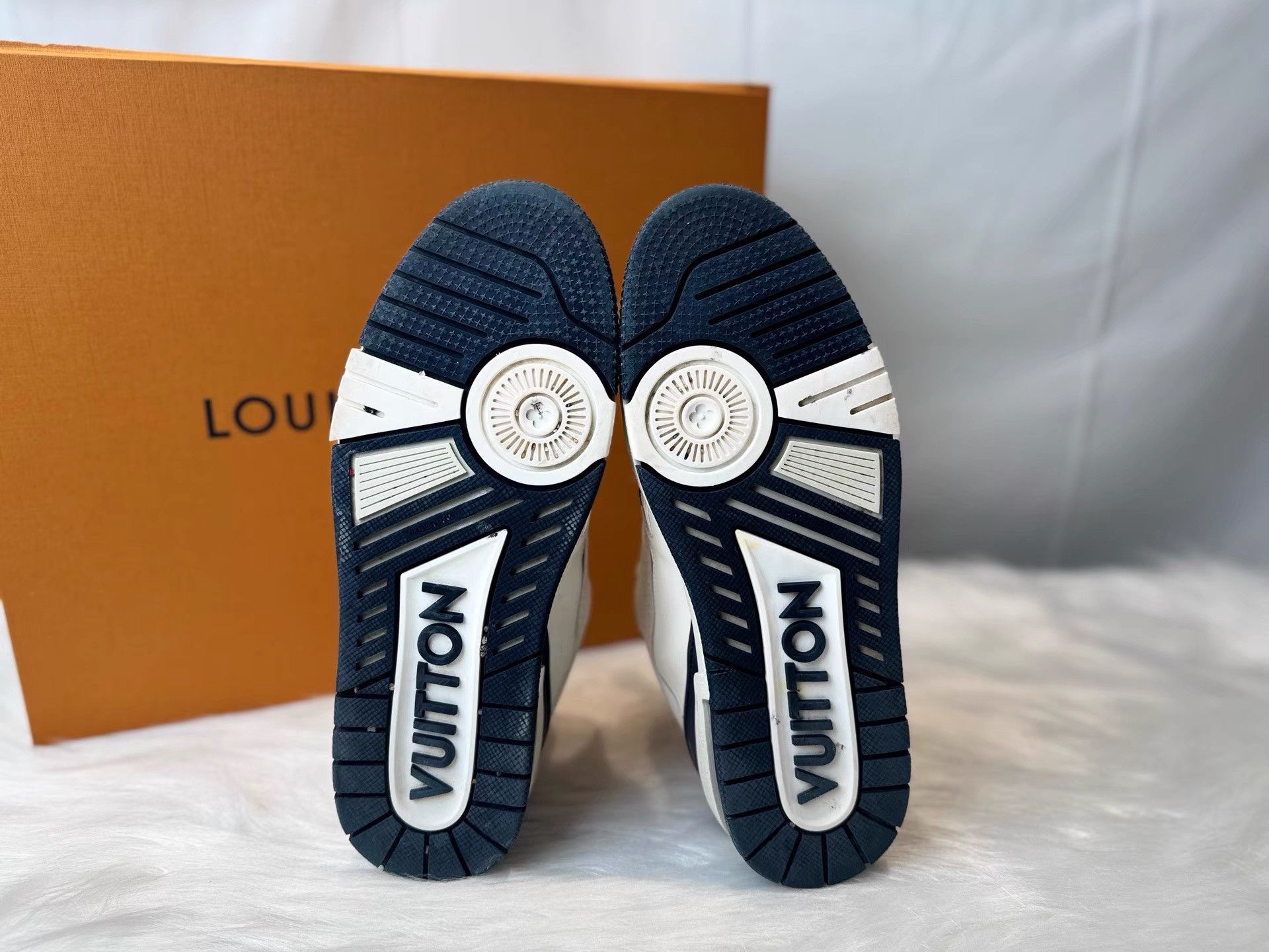 Louis Vuitton Louis Vuitton White & Blue #54 Heel Trainer Sneakers K36 Size US 6 / EU 39 - 4 Thumbnail