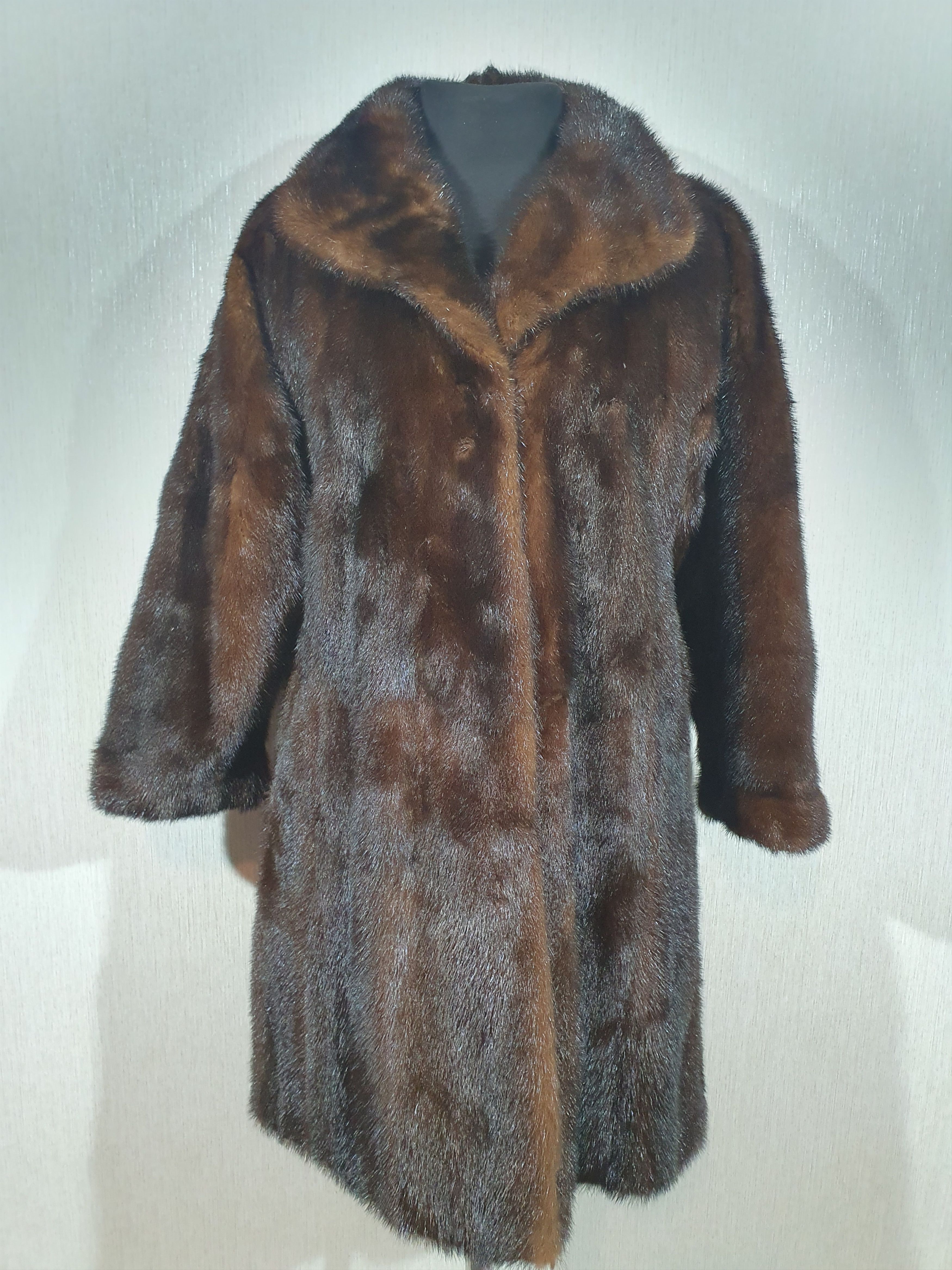 Other Stylish brown women's mink fur coat. Size L / US 10 / IT 46 - 1 Thumbnail